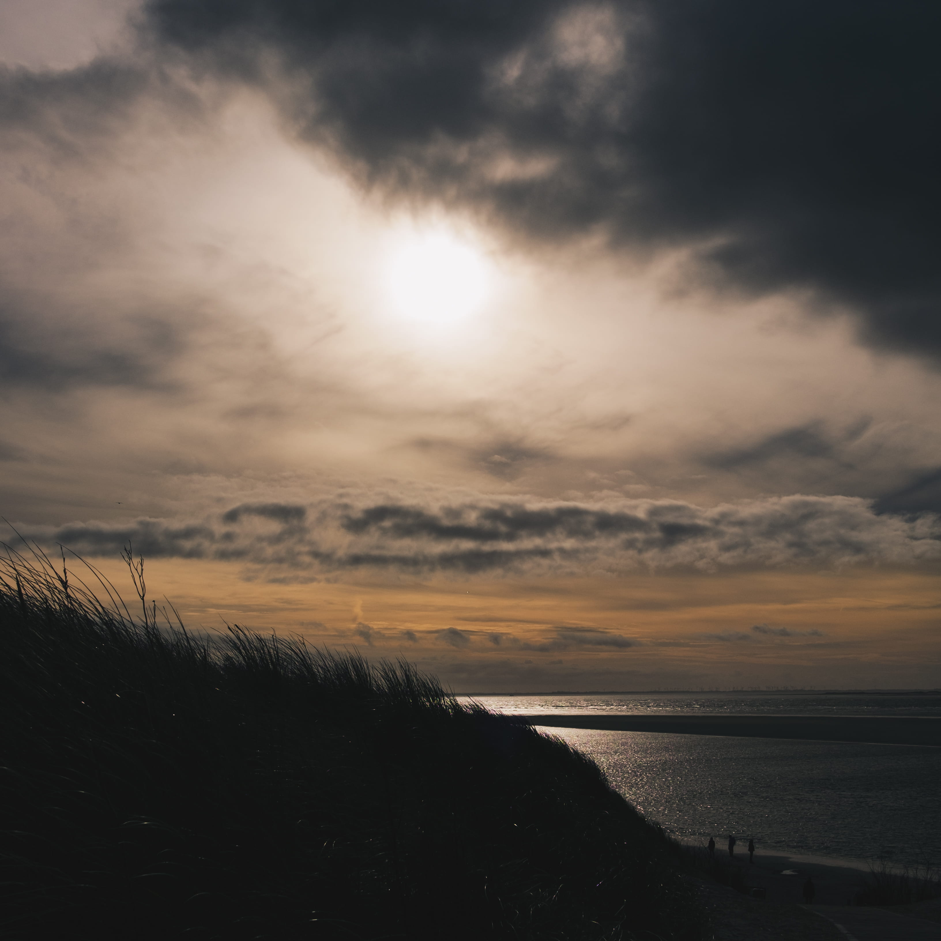 flare, beauty in nature, idyllic, non-urban scene, 2K, silhouette, meer, beach, nature, water, no people, langeoog, sky, sonnenuntergang, tranquility, Phone HD Wallpaper
