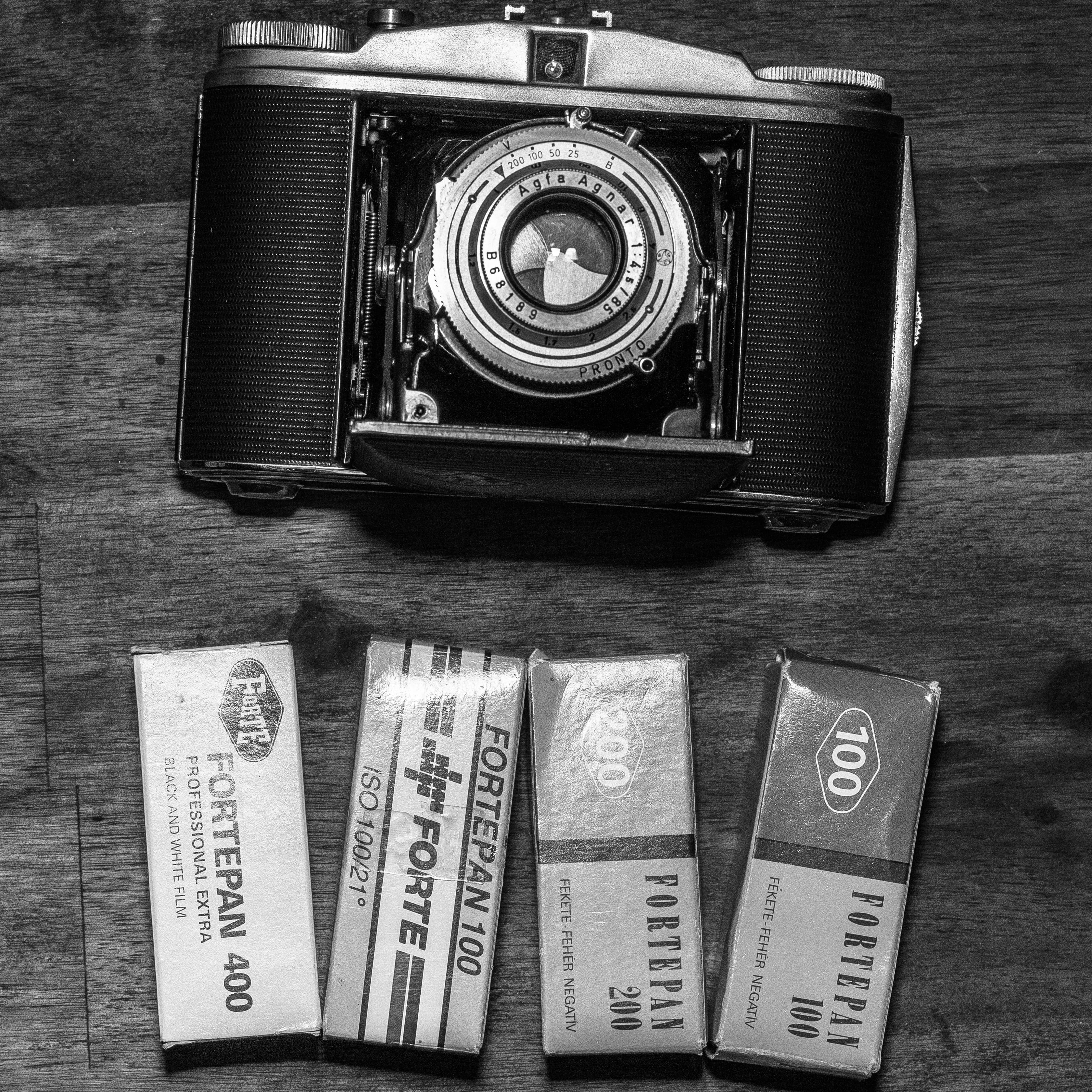 slr camera, agfa, 35mm, text, film, classic, old, viewfinder, digital camera, vintage, lens, classical, no people, table, focus, photographic equipment, Phone HD Wallpaper