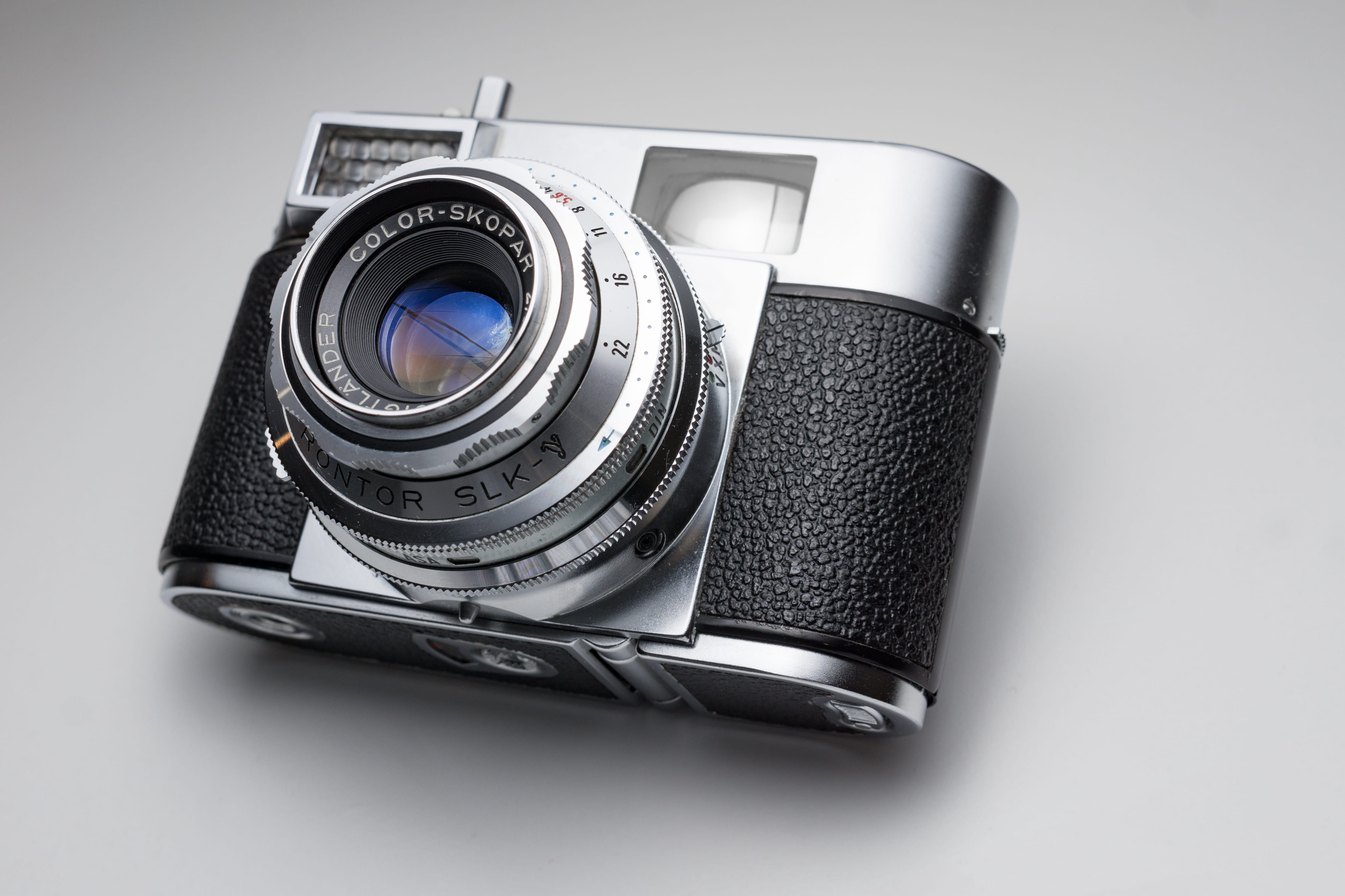flash, analog camera, looking at view, shutter speed, studio shot, indoors, black, retro styled, photography themes, camera, single object, photographic equipment, HD Wallpaper