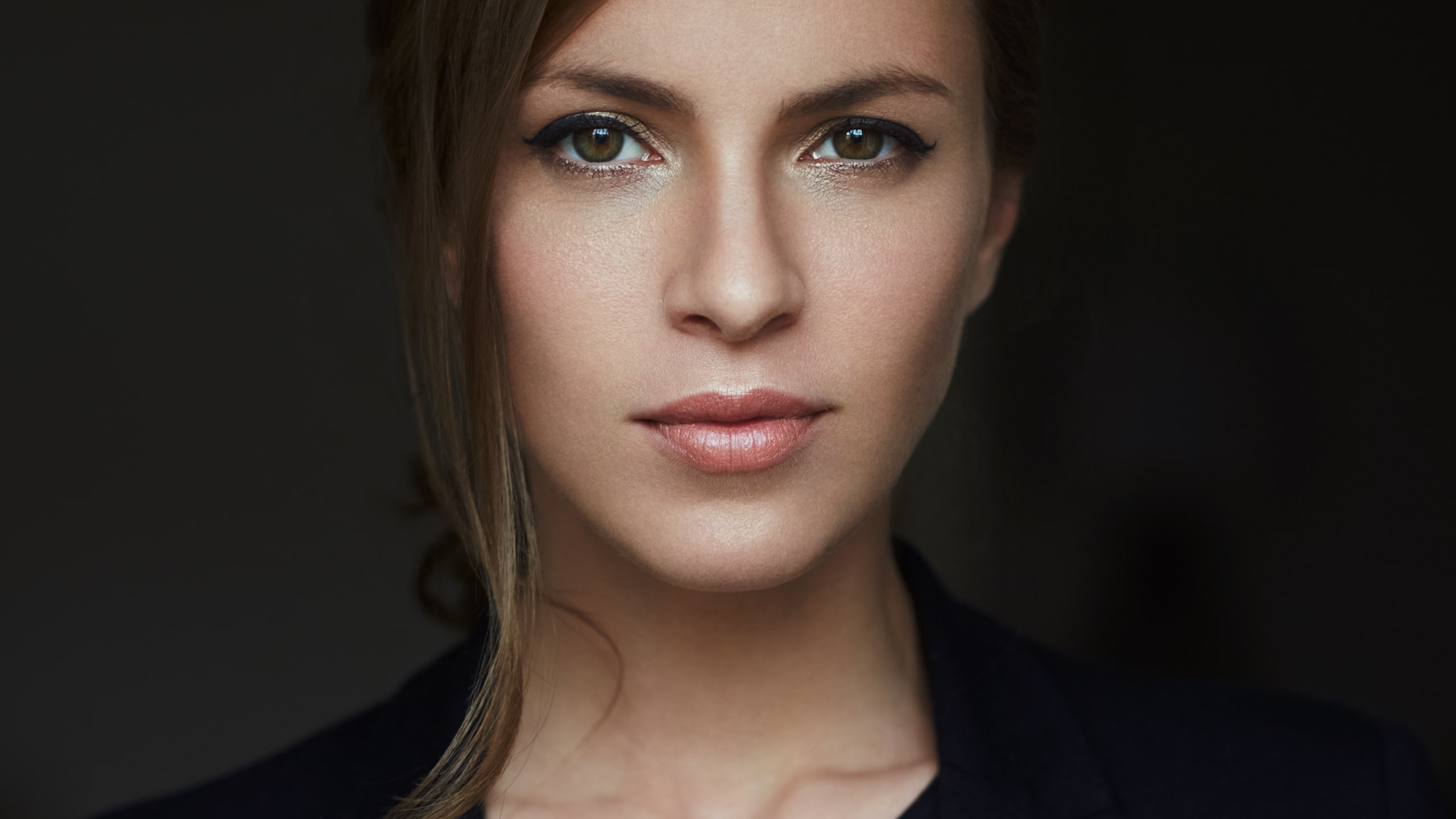 face, simple background, women, Martin Strauss, depth of field, portrait, 2K, HD Wallpaper