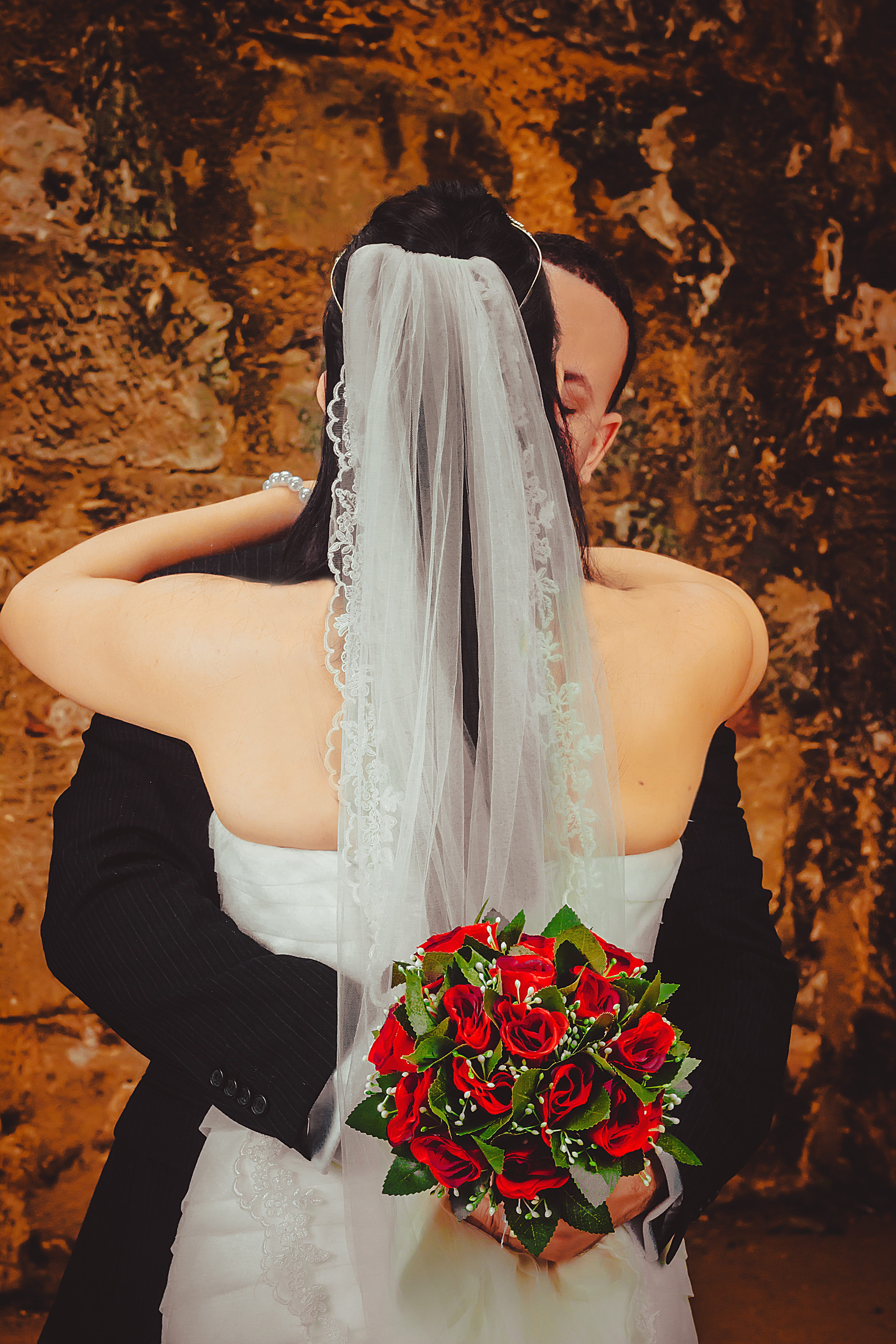 smile, beautiful, sponge cake, brown, grooms, park, one person, forest, wall, sunny, bride, wedding dress, newly married, ceremony, bella, landscape, happy couple, Phone HD Wallpaper