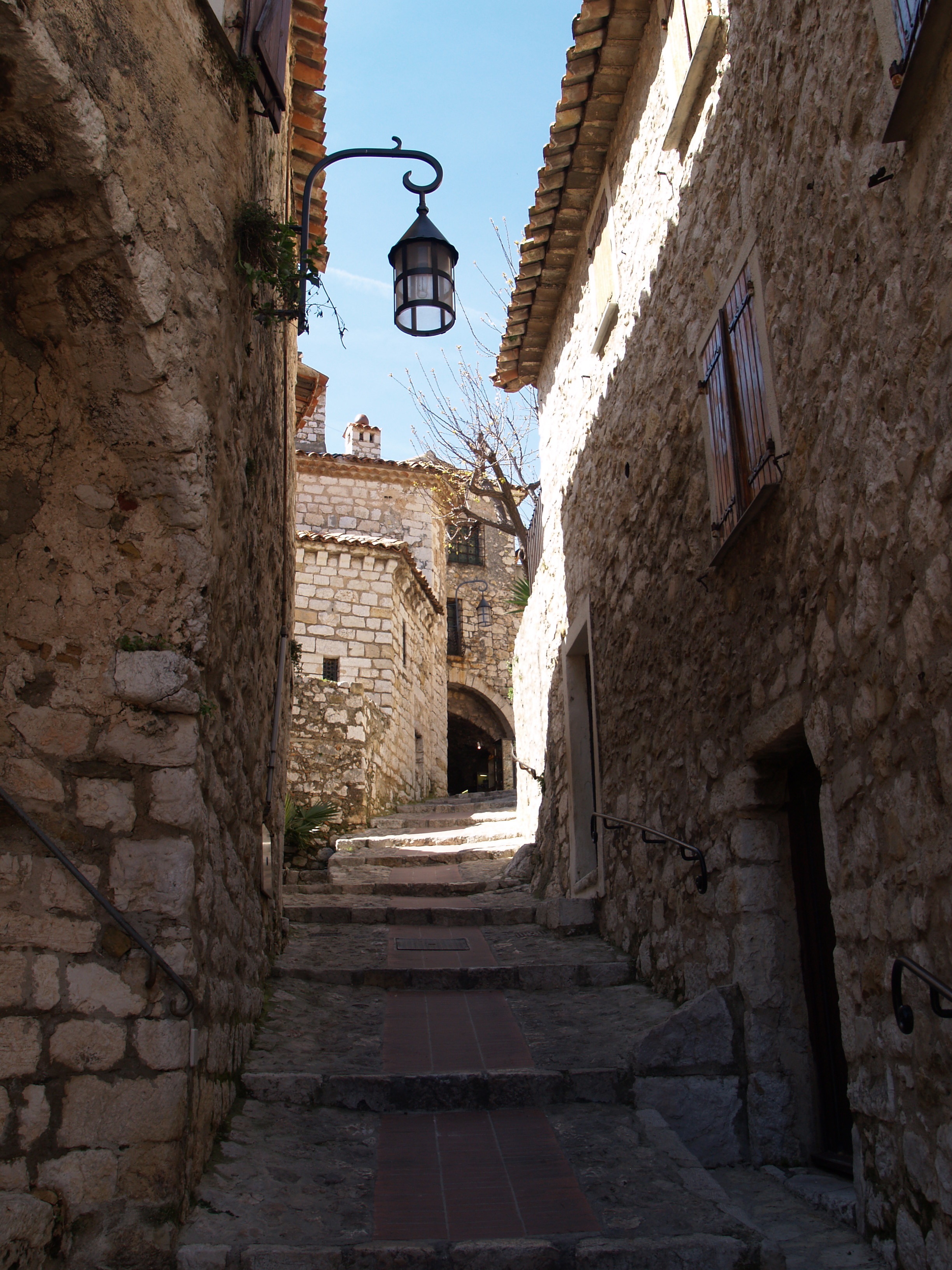 town, outdoors, the past, low angle view, france, wall - Building Feature, no people, house, french, europe, street light, alpes, alley, mediterranean, Phone HD Wallpaper