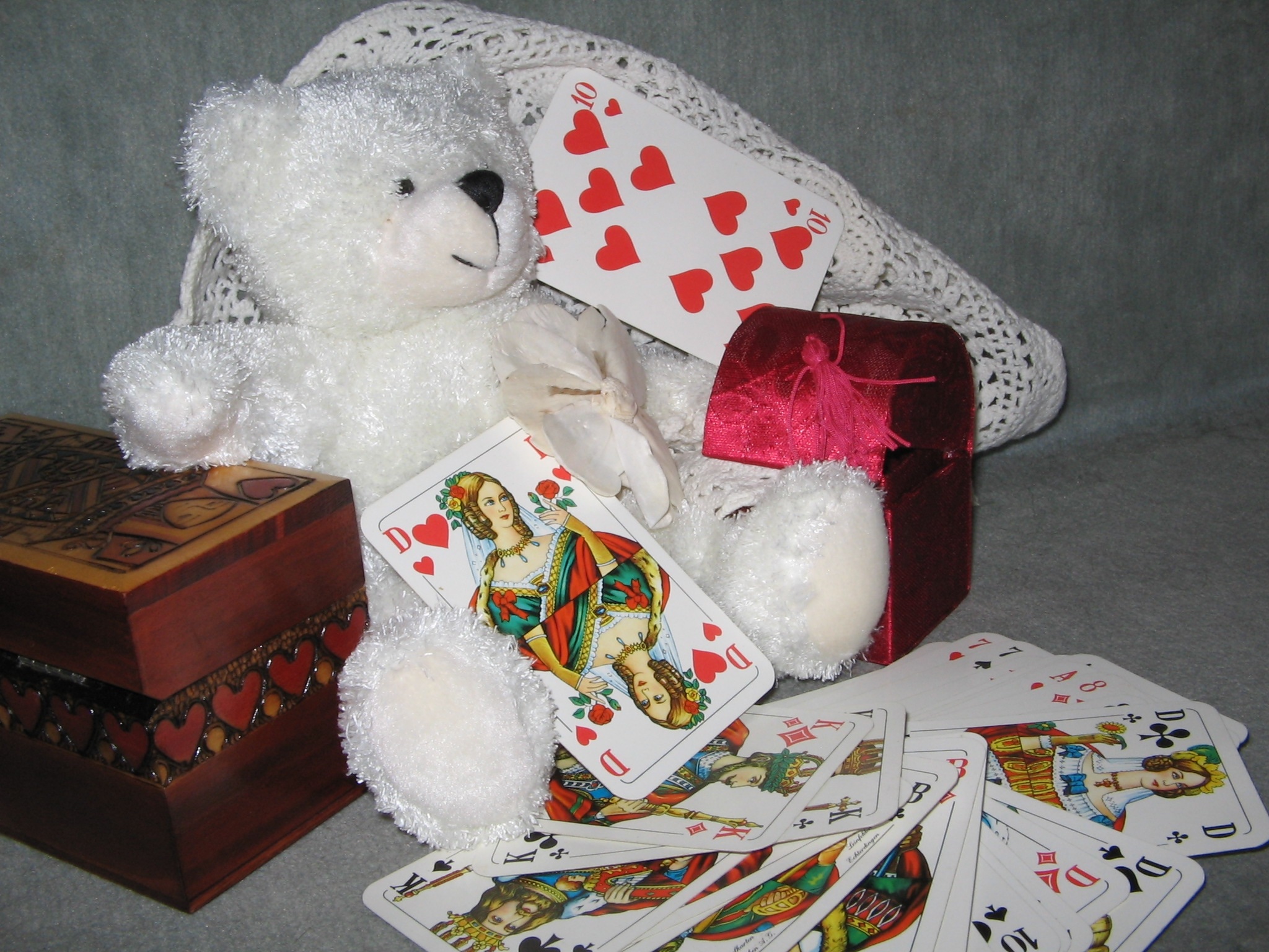 soft toys, plush toys, still life, teddy bear, heart, card game, indoors, stuffed animals, cards, representation, toy, no people, teddy, decoration, holiday - event, HD Wallpaper