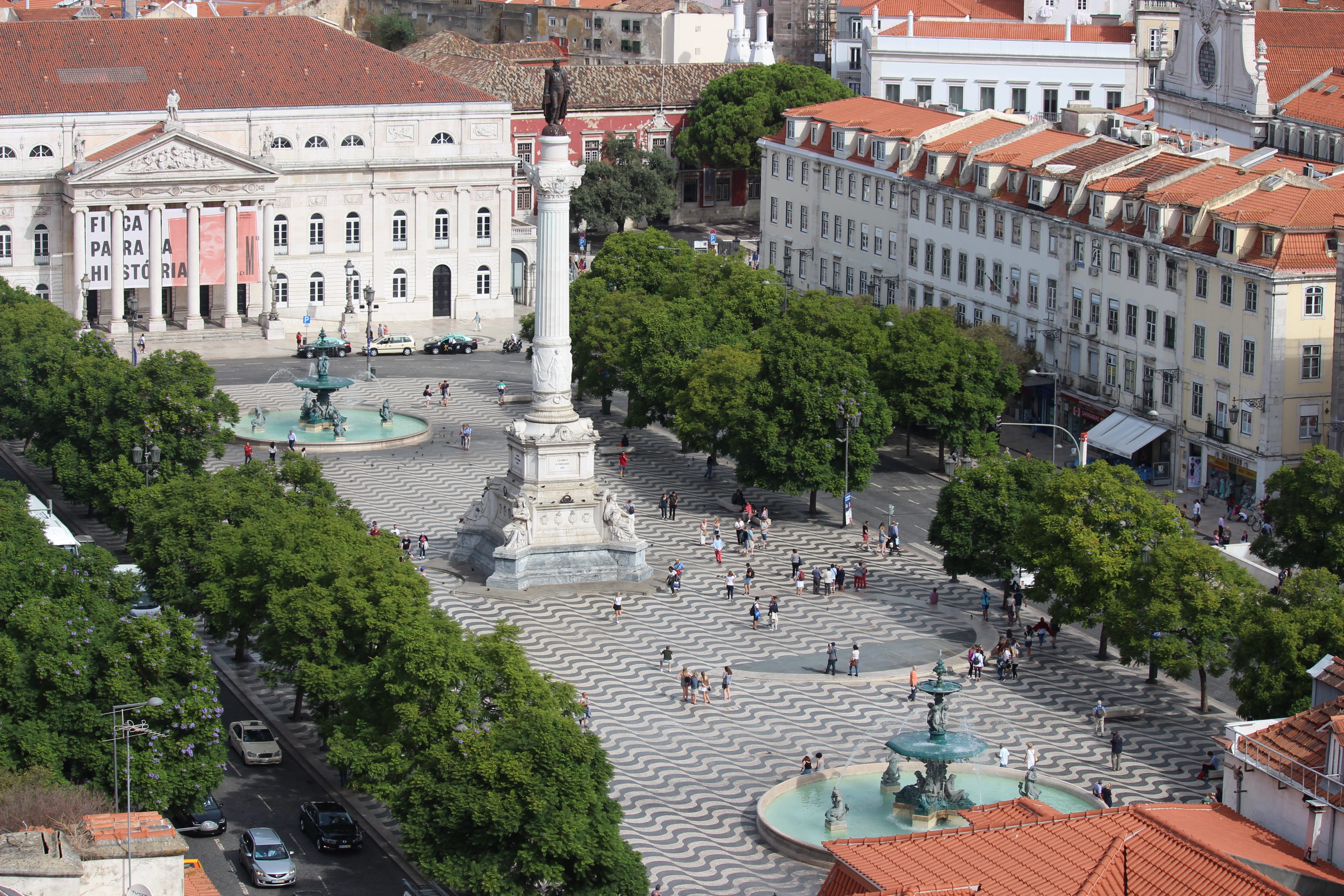 5K, high angle view, statue, outdoors, built structure, culture, city, plant, residential district, crowd, portugal, real people, day, urban, place, europe, HD Wallpaper