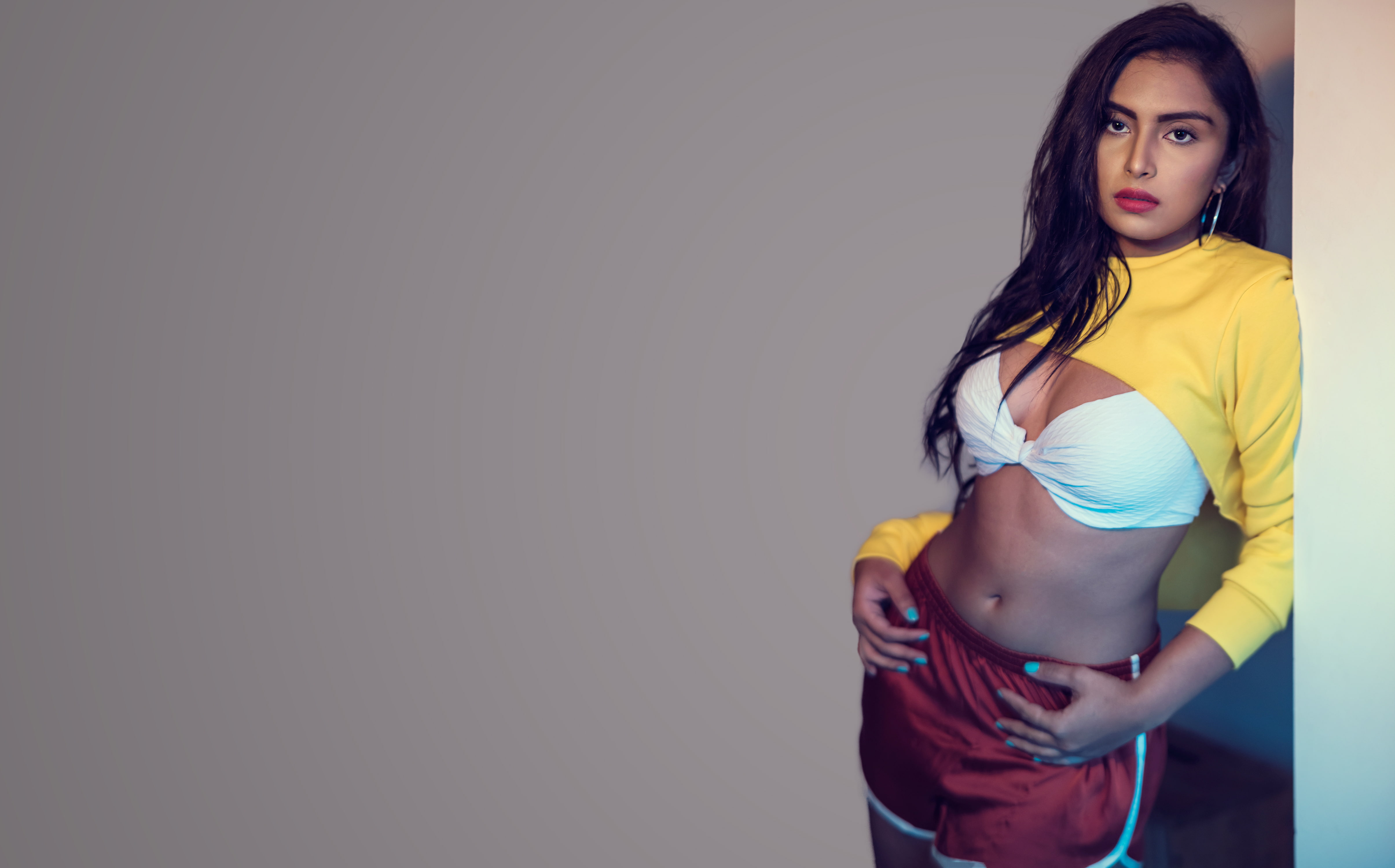 looking at camera, yellow, menon, young women, indoors, women, one person, copy space, front view, hair, young adult, lifestyles, beautiful woman, beauty, HD Wallpaper
