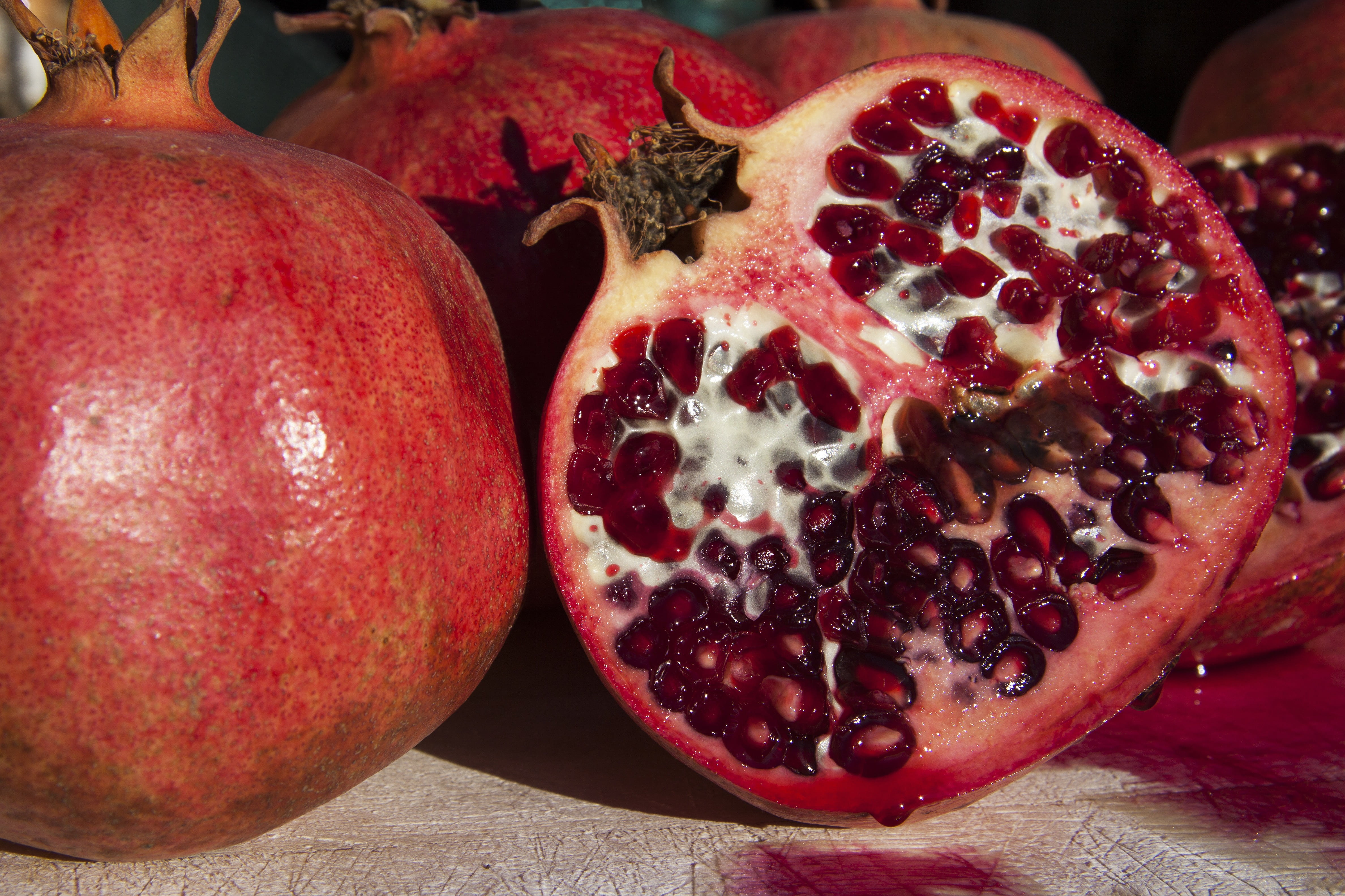 pomegranate, seed, eat, sliced, food and drink, juice, indoors, freshness, table, vitamins, healthy eating, punica granatum, slice, fruits, cores, vitamin c, HD Wallpaper
