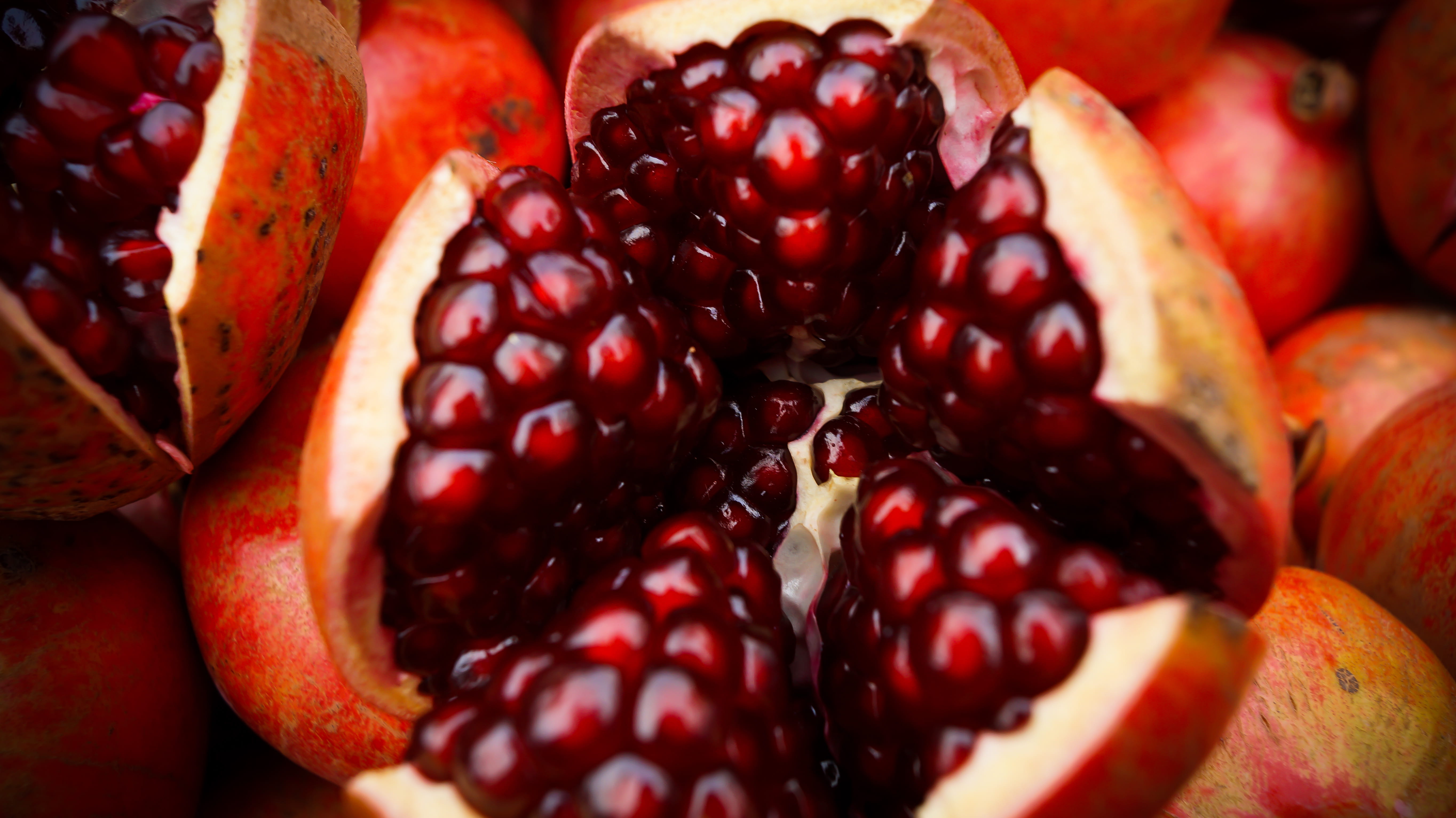 natural condition, food, healthy eating, seed, selective focus, flora, full frame, antioxidant, skin, day, macro, pomegranate seed, abundance, dessert, HD Wallpaper