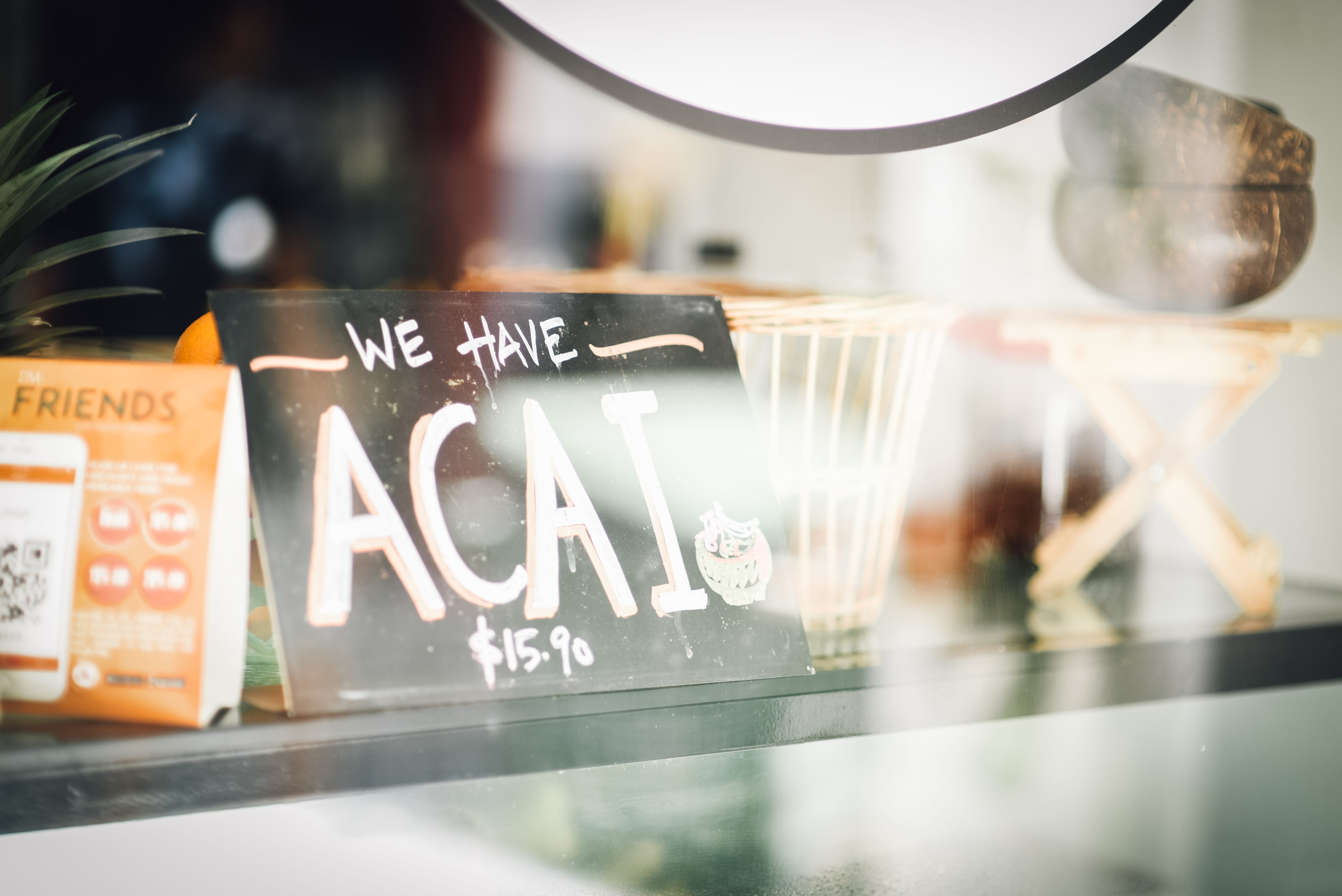 drink, transparent, western script, close-up, 5K, frame, restaurant, food and drink, retail, food, wooden, reflection, communication, black, acai, indoors, HD Wallpaper