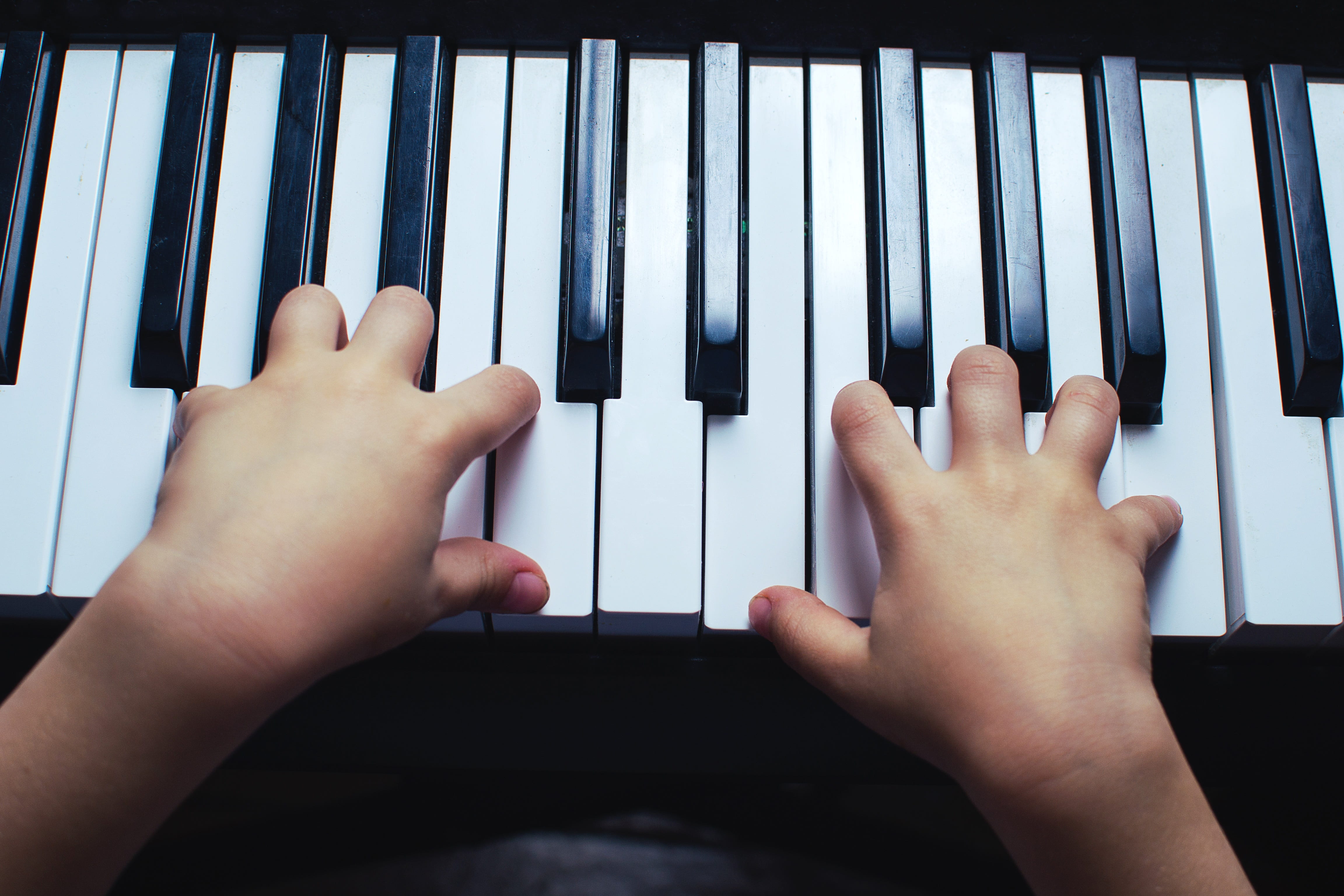 indoors, real people, keyboard, tool, play, leisure activity, song, chord, human body part, 4K, musical instrument, musical equipment, arts culture and entertainment, HD Wallpaper