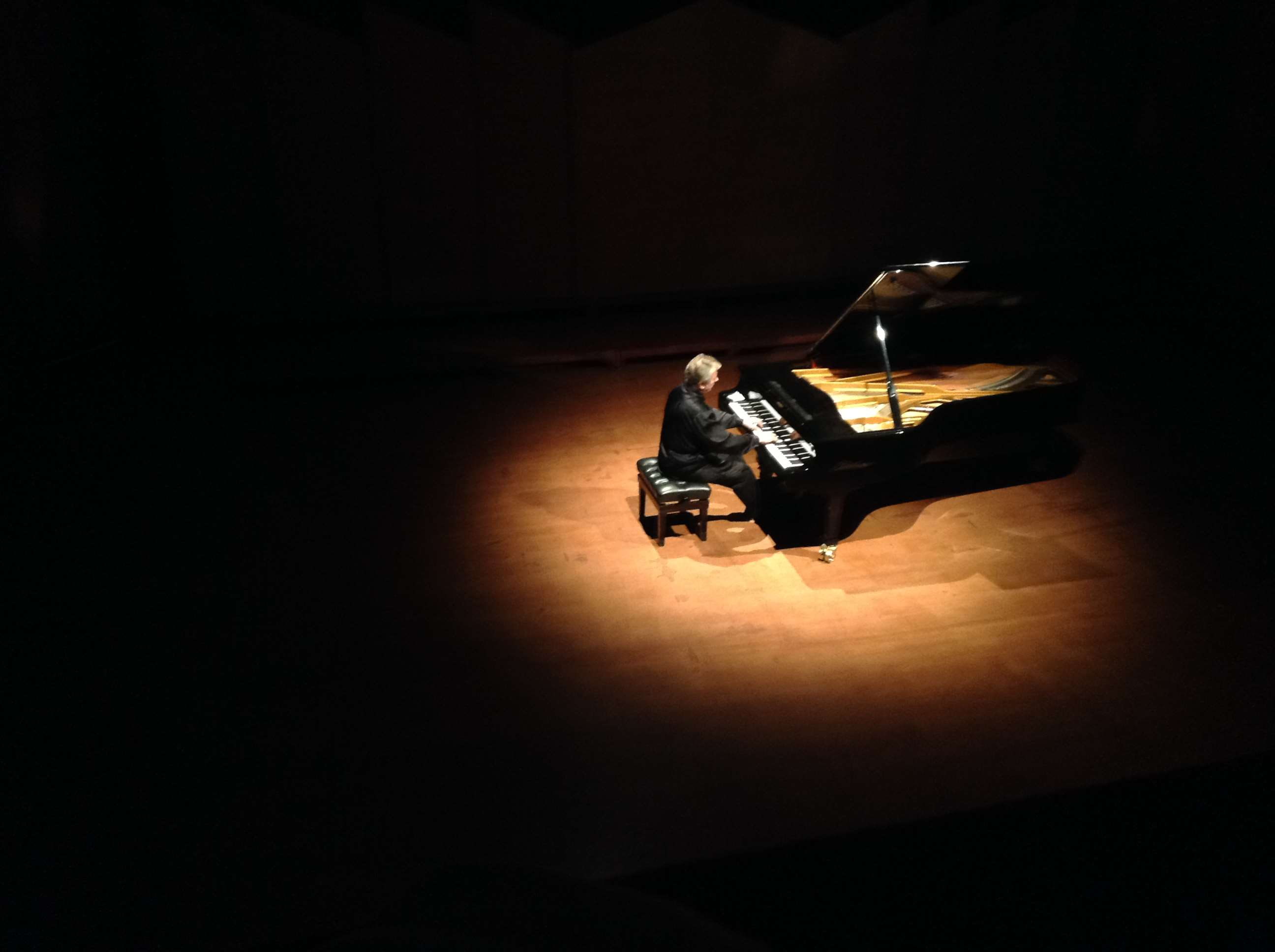 musician, skill, classical music, illuminated, artist, live music, piano, real people, shadow, 2K, art, performance, light - natural phenomenon, dark, HD Wallpaper