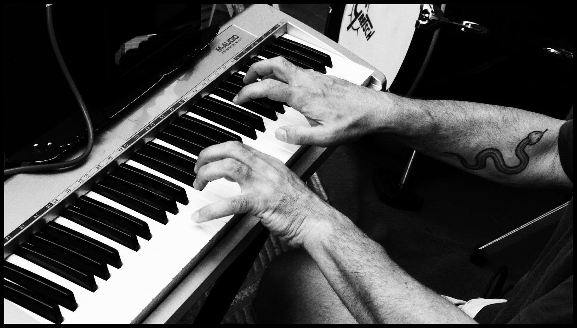 piano, 1080P, human hand, music, body part, skill, leisure activity, human body part, men, stage, finger, lifestyles, arts culture and entertainment, hand, HD Wallpaper