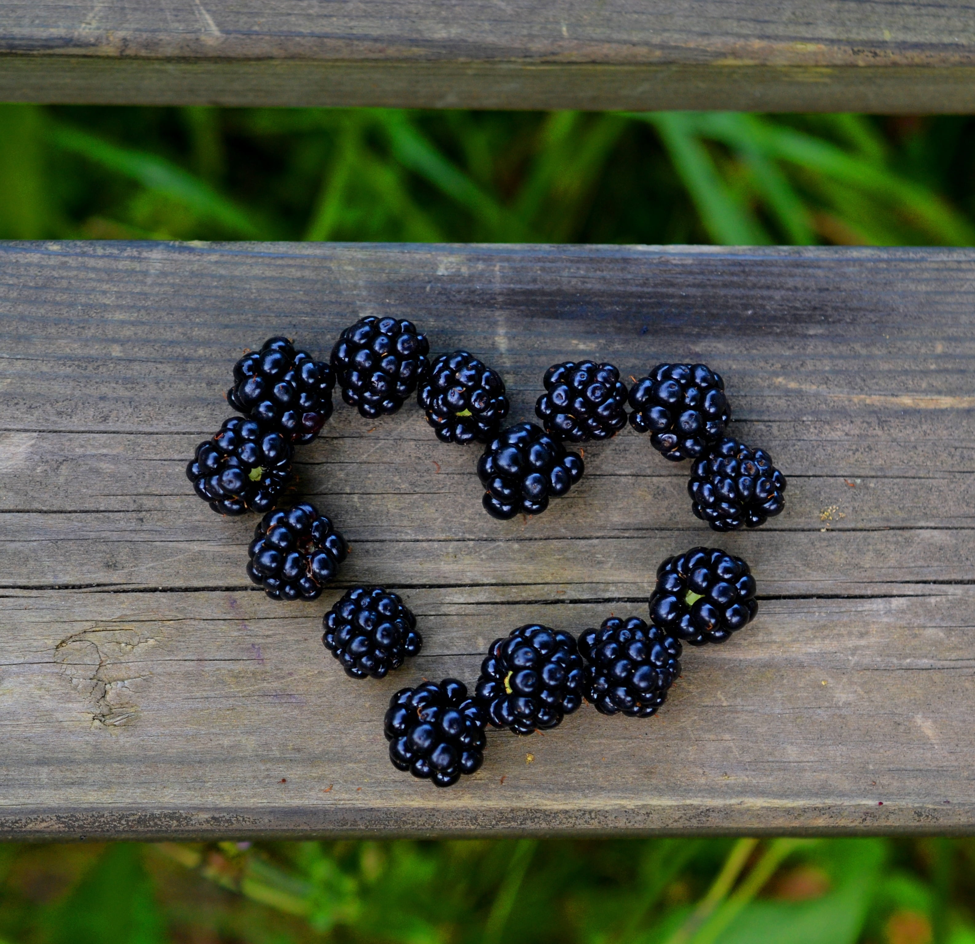 freshness, delicious, berry fruit, nature, berry, food and drink, close-up, organic, berries, wood, vegan, blackberries, heart, fruit, juicy, focus on foreground, HD Wallpaper