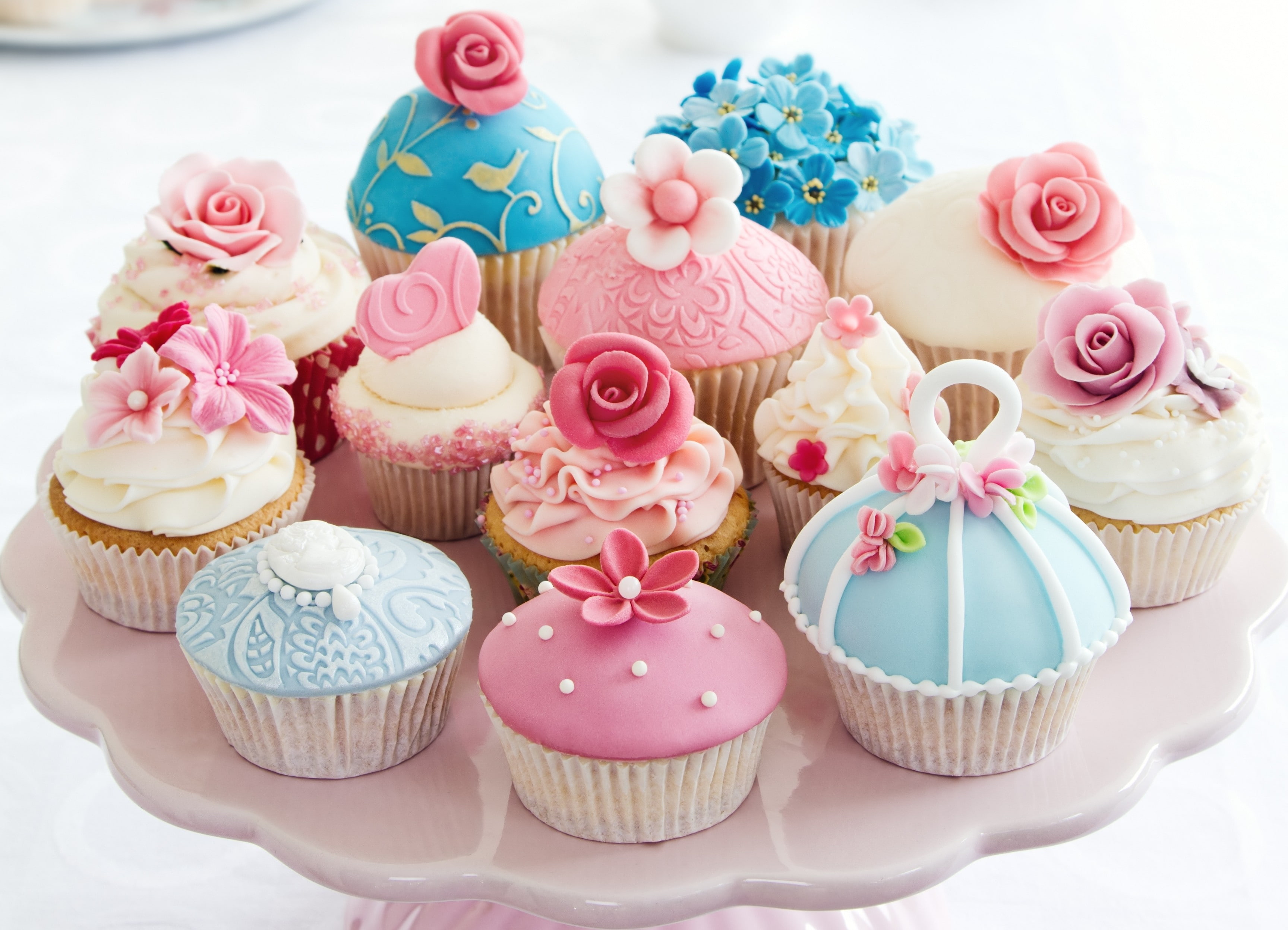 roses, 2K, pastries, cream, powdered sugar, desserts, flowers, muffins, HD Wallpaper