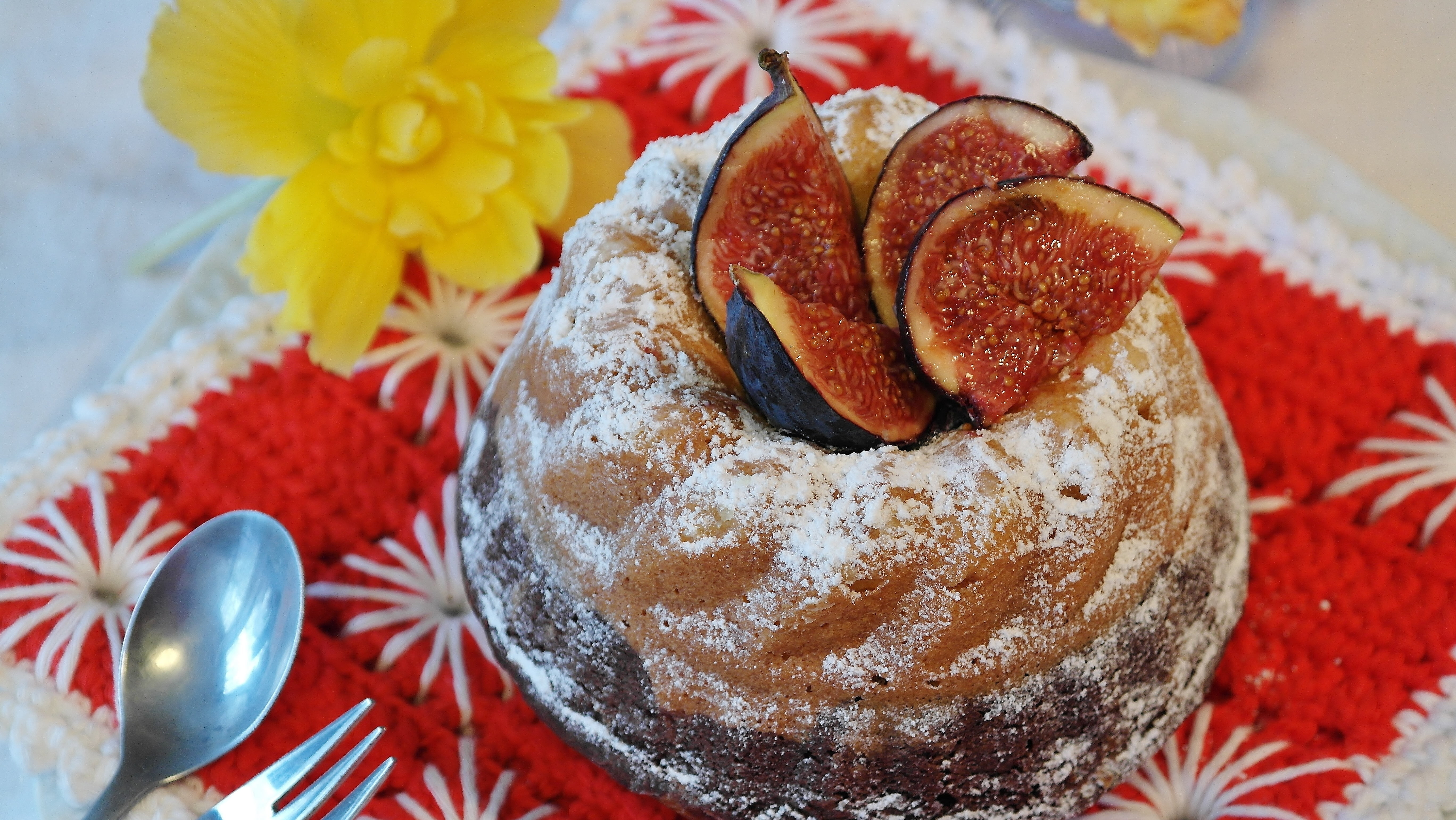 food and drink, ready-to-eat, cake, holiday, table, 5K, homemade, sugar powder, cream, food, figs, sweet Food, red, freshness, icing, sweet Pie, indulgence, HD Wallpaper