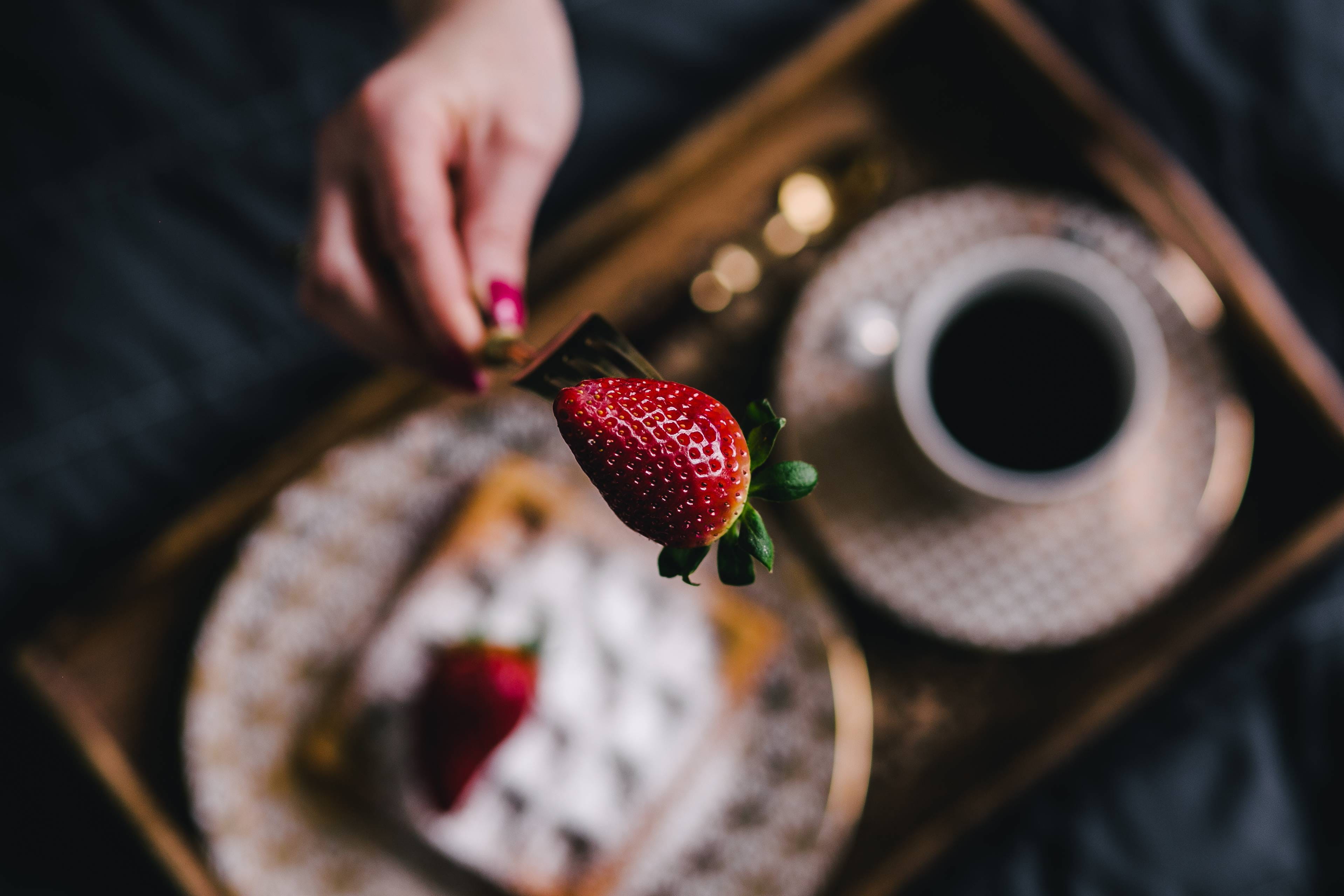 focus on foreground, powder, healthy eating, coffee, wooden tray, holding, food and drink, fruit, human hand, waffle, cafe, hand, vola, 2K, preparation, HD Wallpaper