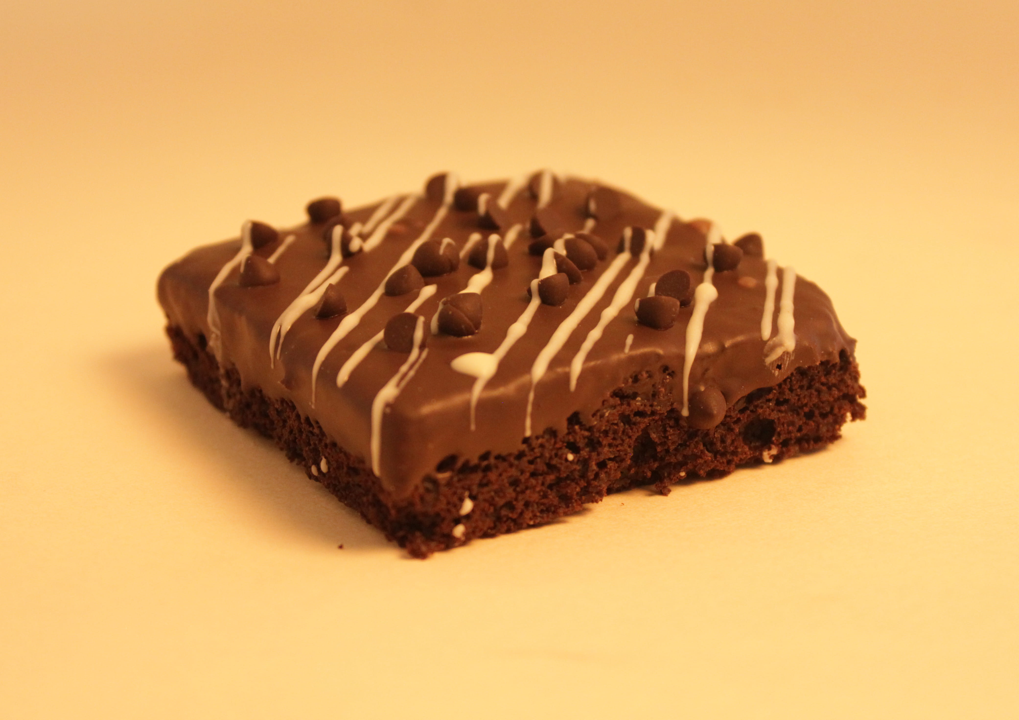 unhealthy eating, brownie, snack, 4K, brown, sweet food, chocolate cake, indulgence, food, cake, freshness, food and drink, indoors, close-up, studio shot, HD Wallpaper
