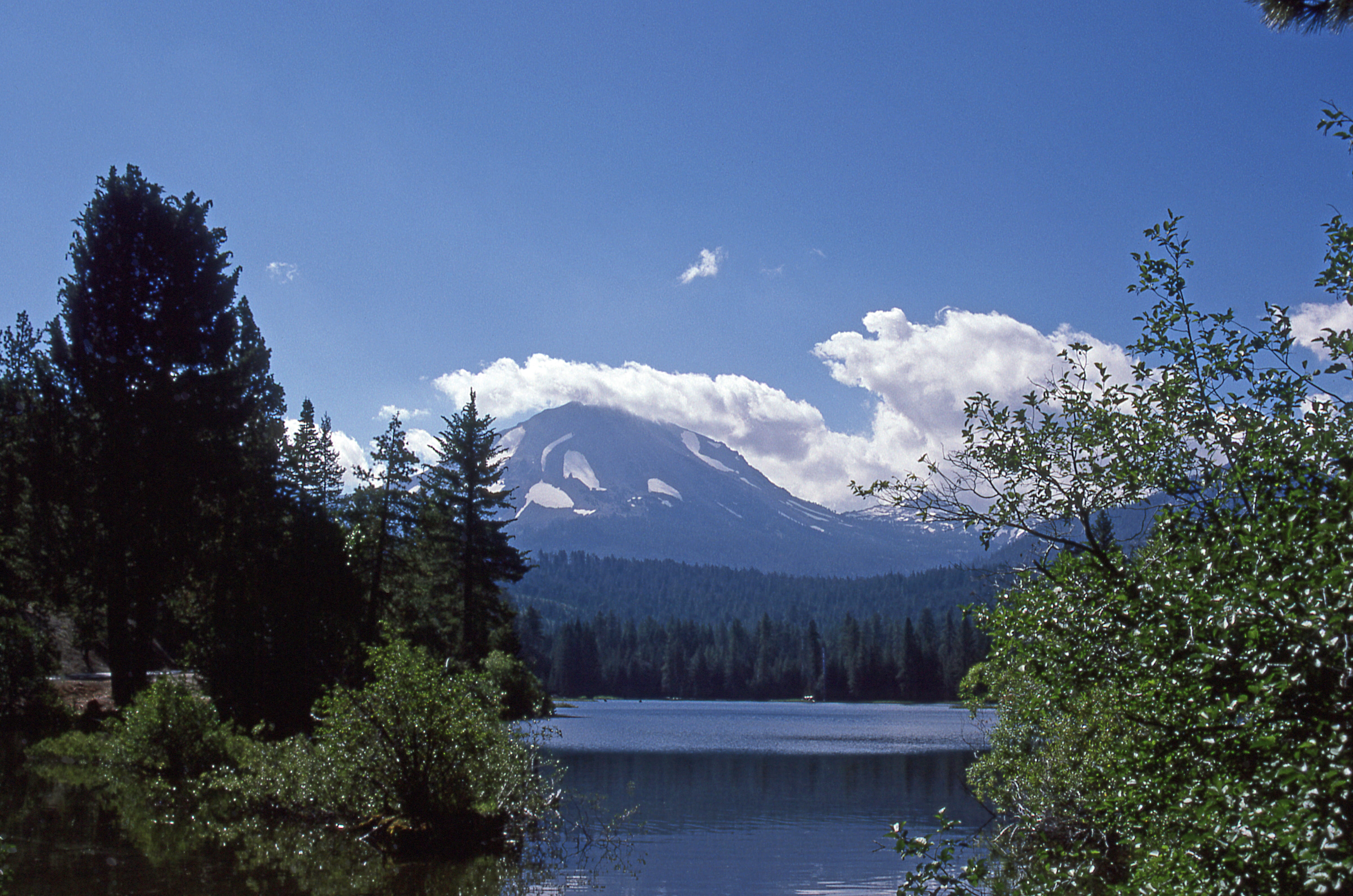 non-urban scene, tree, pine tree, scenics - nature, united states, mountain range, forest, lassen volcanic national park, land, formation, nature, lassen, HD Wallpaper