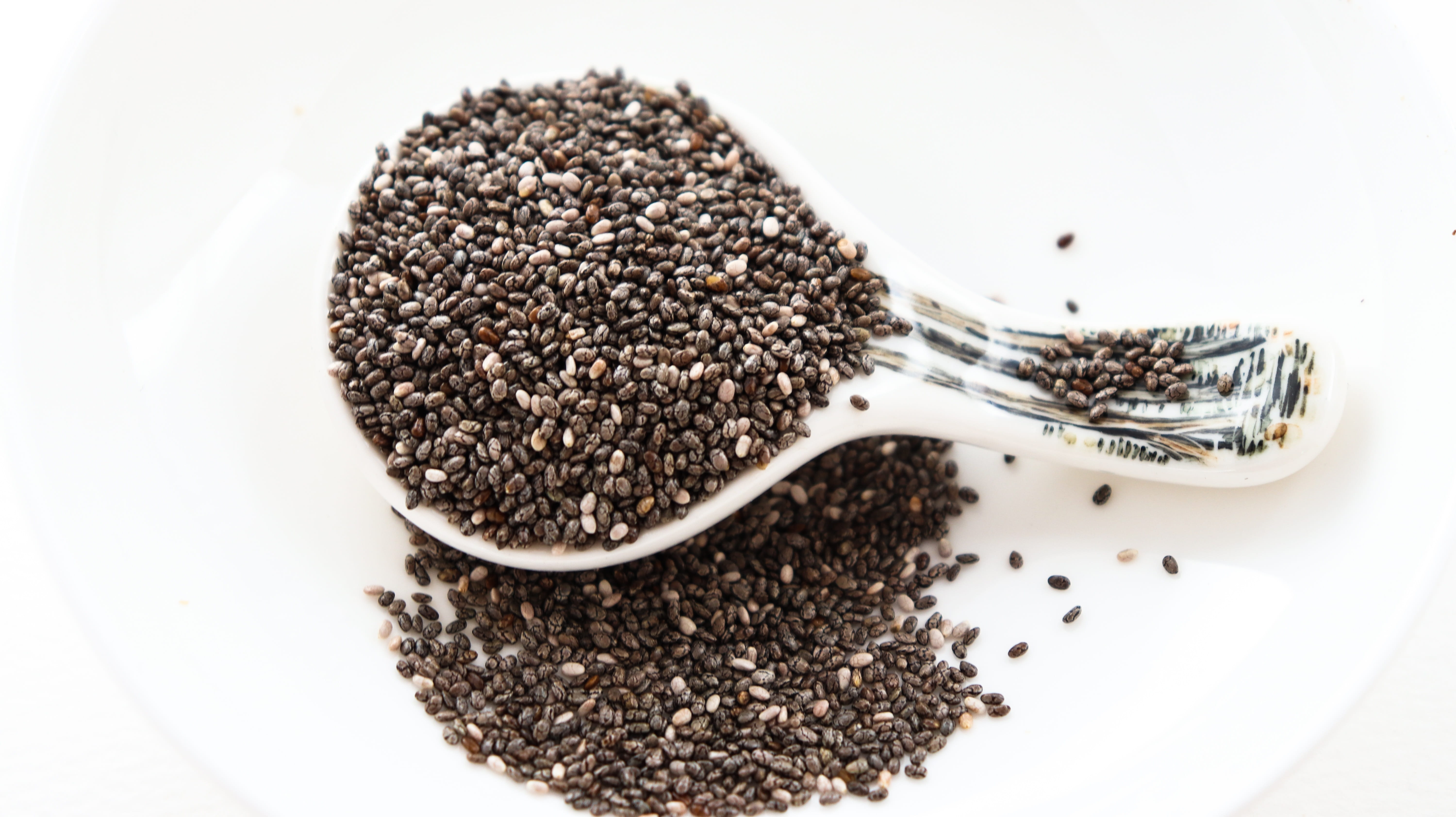 seed, raw food, chiaseed, spice, vegetarian, spoon, chia, breakfast, caffeine, indoors, healthy eating, brown, kitchen utensil, teeth, high angle view, HD Wallpaper