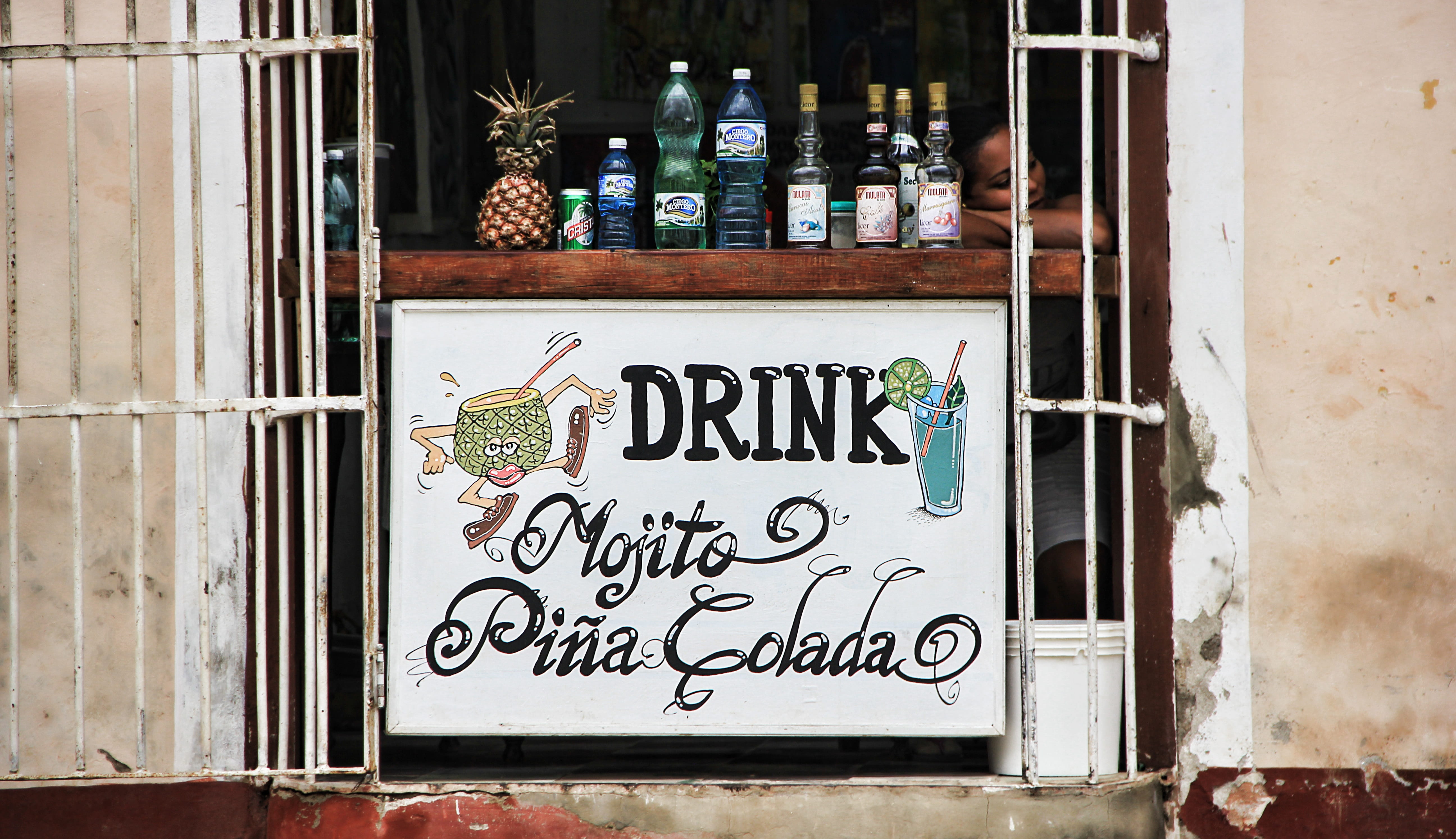 glass - material, Glass Bottles, window, architecture, 5K, Sale, capital letter, information sign, western script, alcoholic, mojito, text, retail, communication, HD Wallpaper
