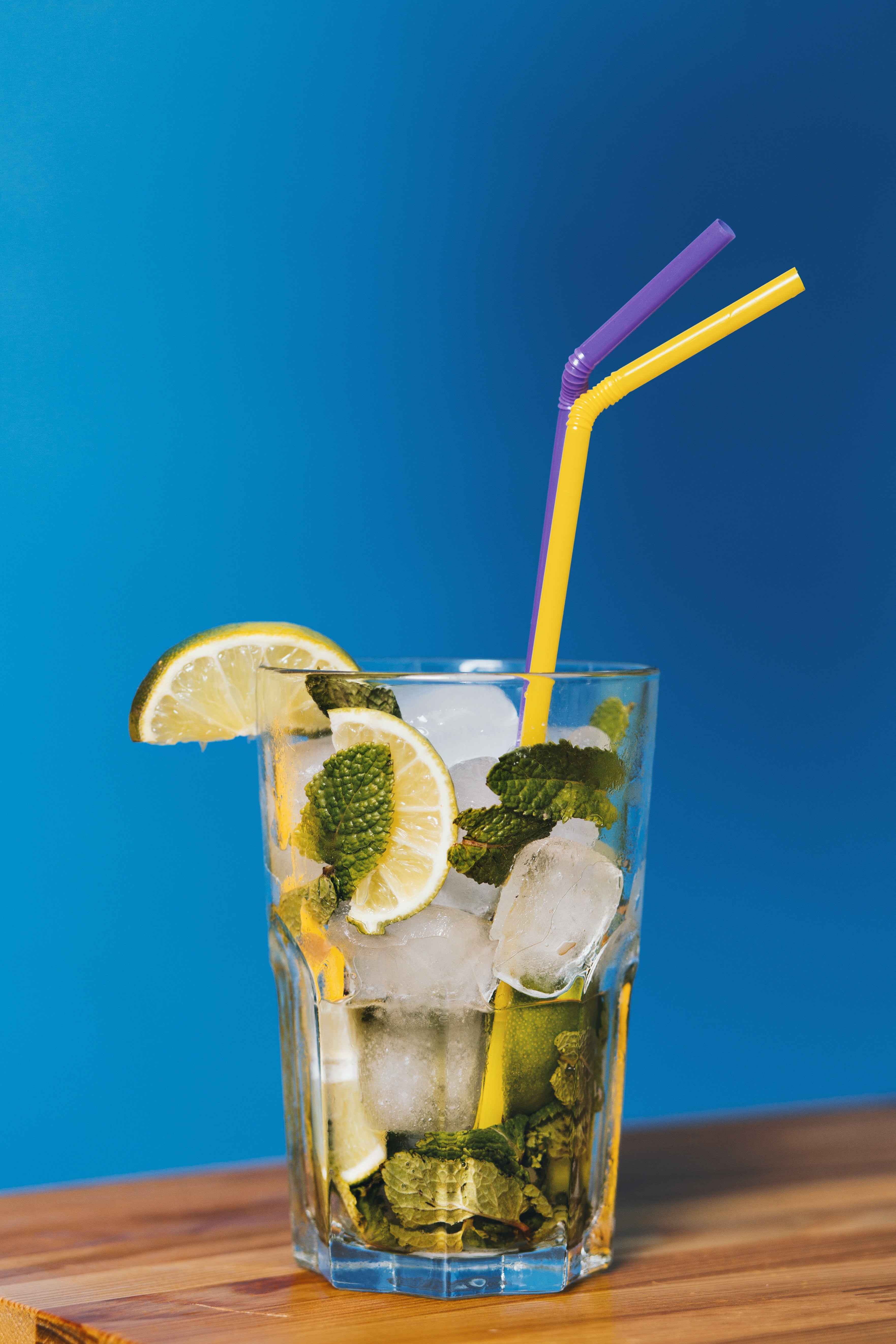 drinking straw, food and drink, mojito, food, drinking, glass, cocktail, lemonade, no people, herb, fruit, mint leaf - culinary, drink, alcohol, household equipment, Phone HD Wallpaper