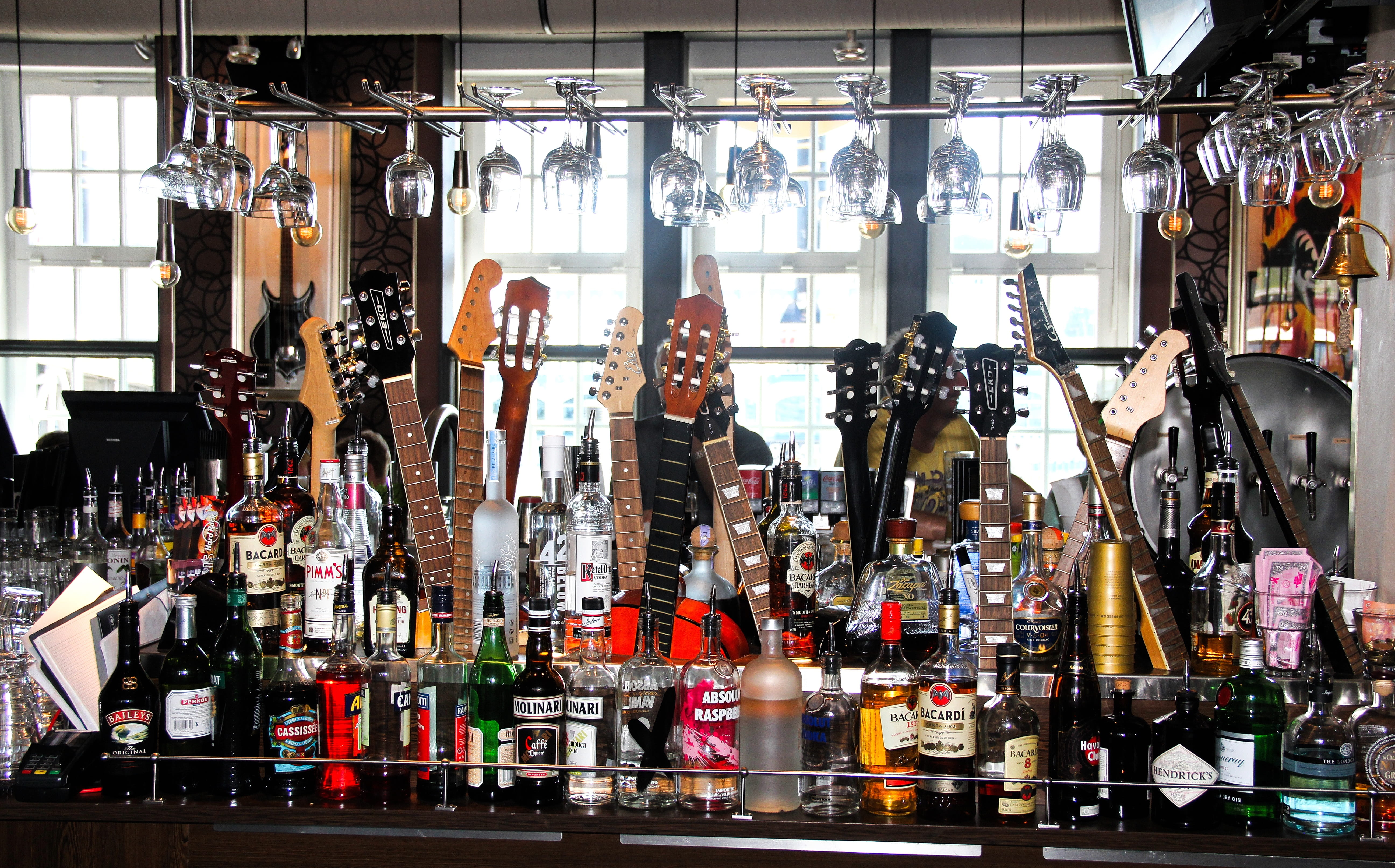 guitar neck, bicycle shop, day, vodka, beverages, shopping, club, gin, store, alcohol, one person, mojito, retail, lifestyles, whiskey, 5K, rock, choice, HD Wallpaper