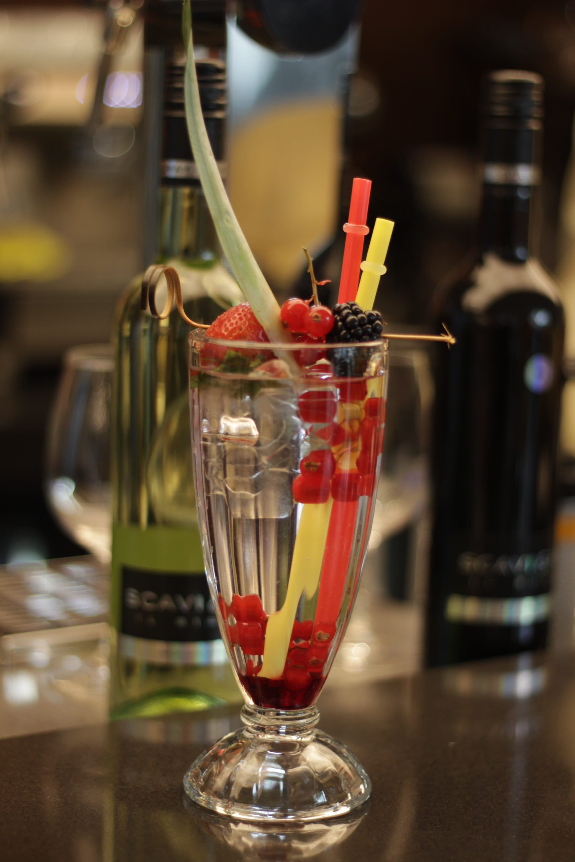 strawberry, drink, household equipment, food and drink, shirley temple, bar counter, drinking glass, table, glass - material, no people, refreshment, mocktail, Phone HD Wallpaper