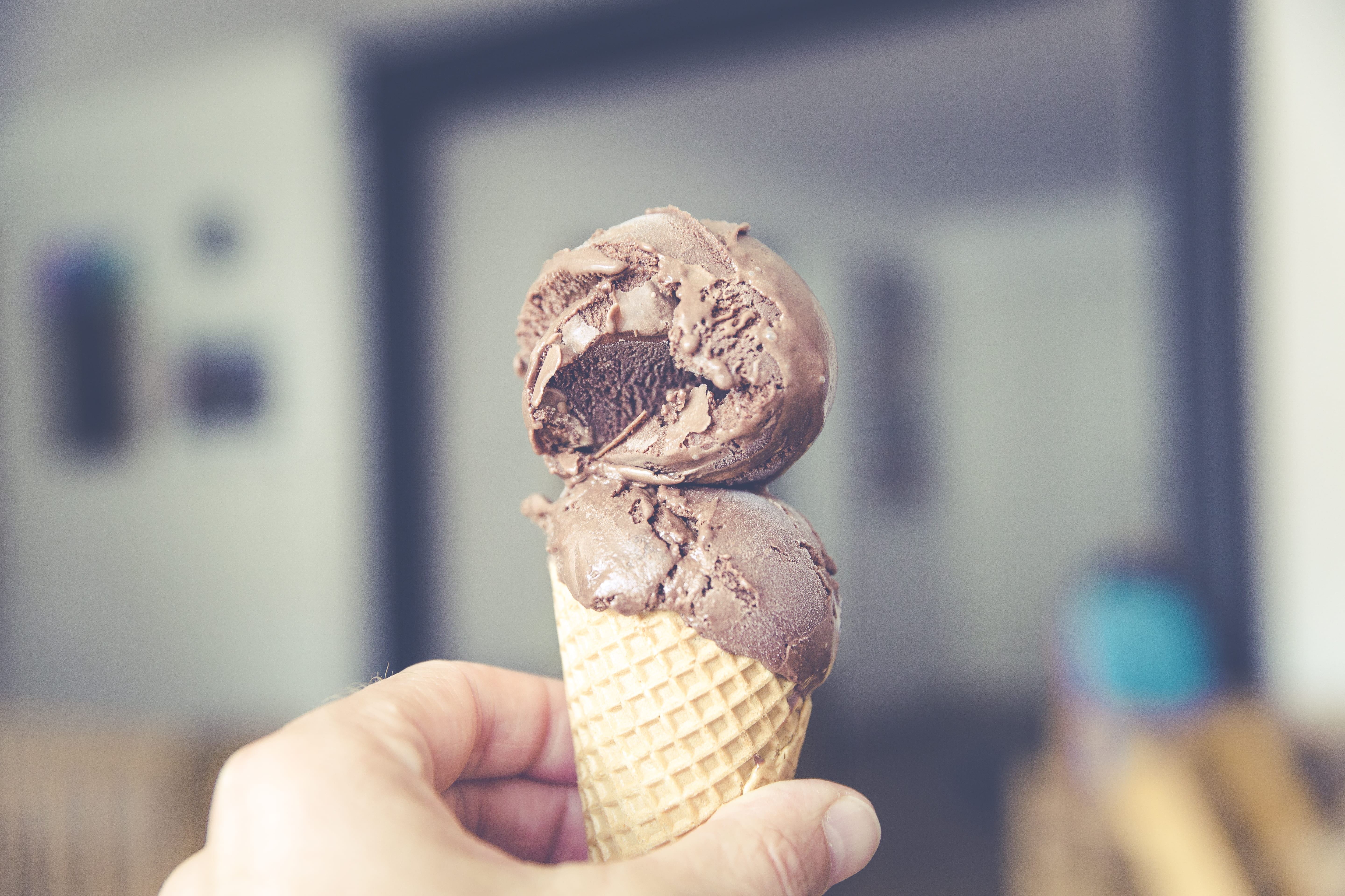vanilla ice cream, selective, human hand, refesher, temptation, close-up, human body part, food and drink, dessert, ice cream, scoop, focus on foreground, HD Wallpaper