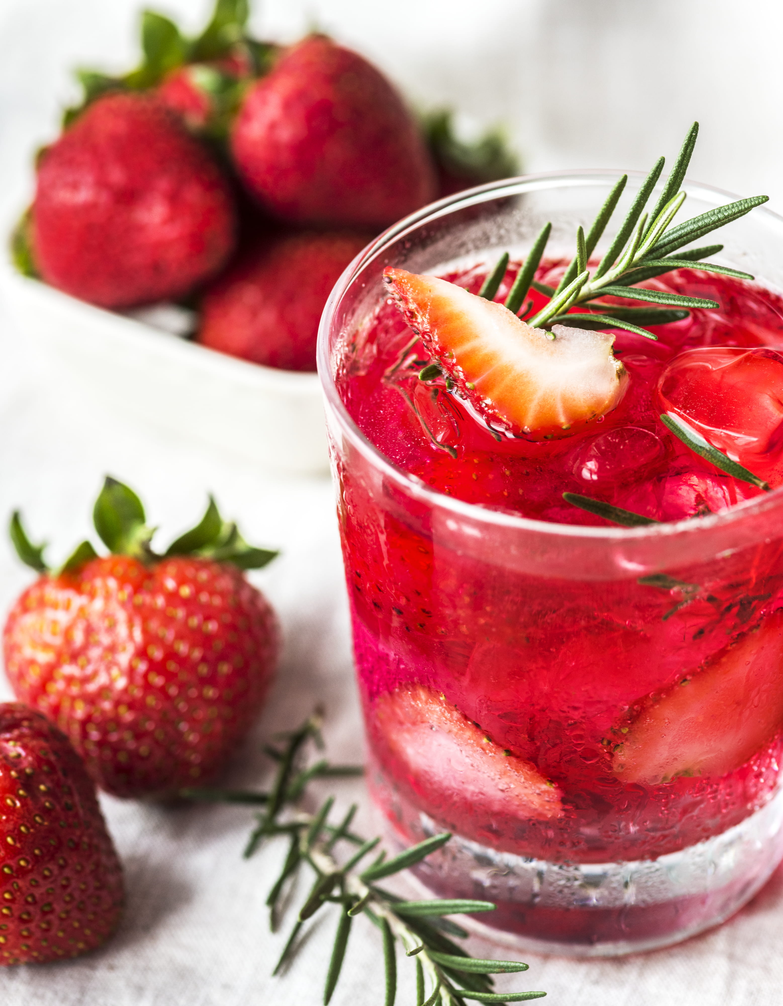 household equipment, alcohol, herbs, mint leaf - culinary, hydrated, healthcare, ingredien, flavored, cold temperature, refreshment, gin, cocktail, food photography, Phone HD Wallpaper