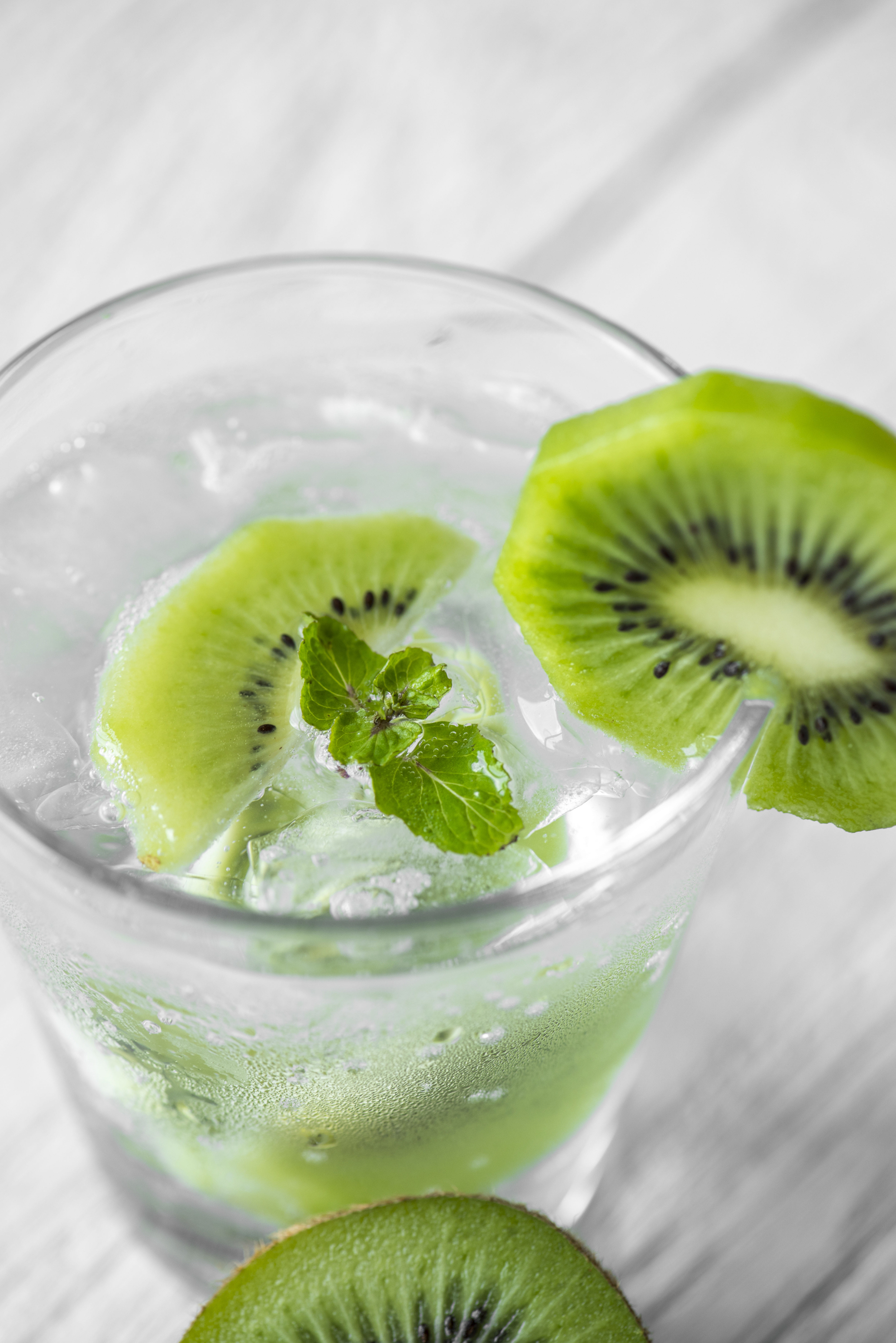 filled, mint leaf - culinary, no people, household equipment, green color, drinking glass, kiwi - fruit, close-up, infused water, liquid, kiwis, healthy eating, Phone HD Wallpaper