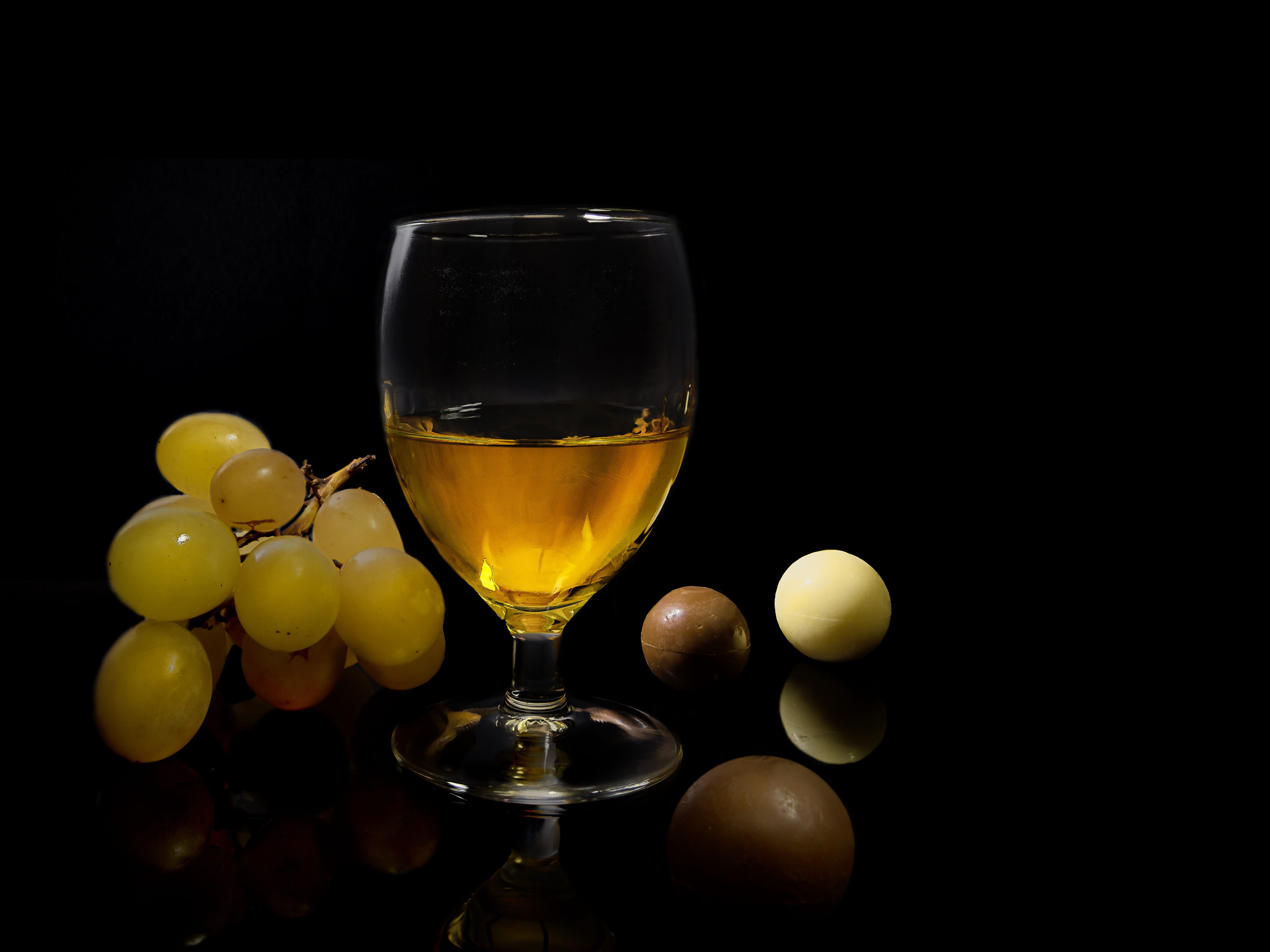 household equipment, drink, food, alcohol, healthy eating, reflection, studio shot, glass, indoors, clear, drinking glass, grape, filled, refreshment, copy space, HD Wallpaper