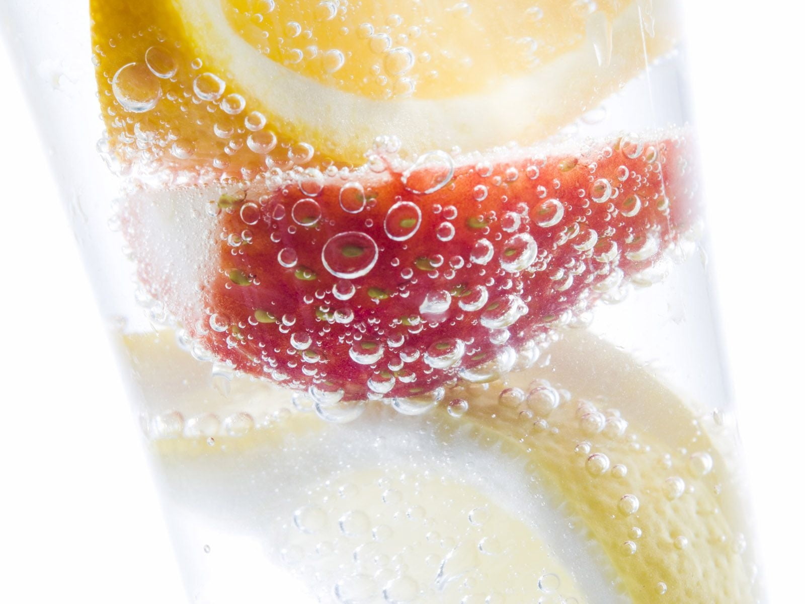 wet, glass, indoors, soda, carbonated, lemon, drinking Glass, cold - Temperature, citrus Fruit, 720P, strawberry, liquid, alcohol, water, backgrounds, HD Wallpaper