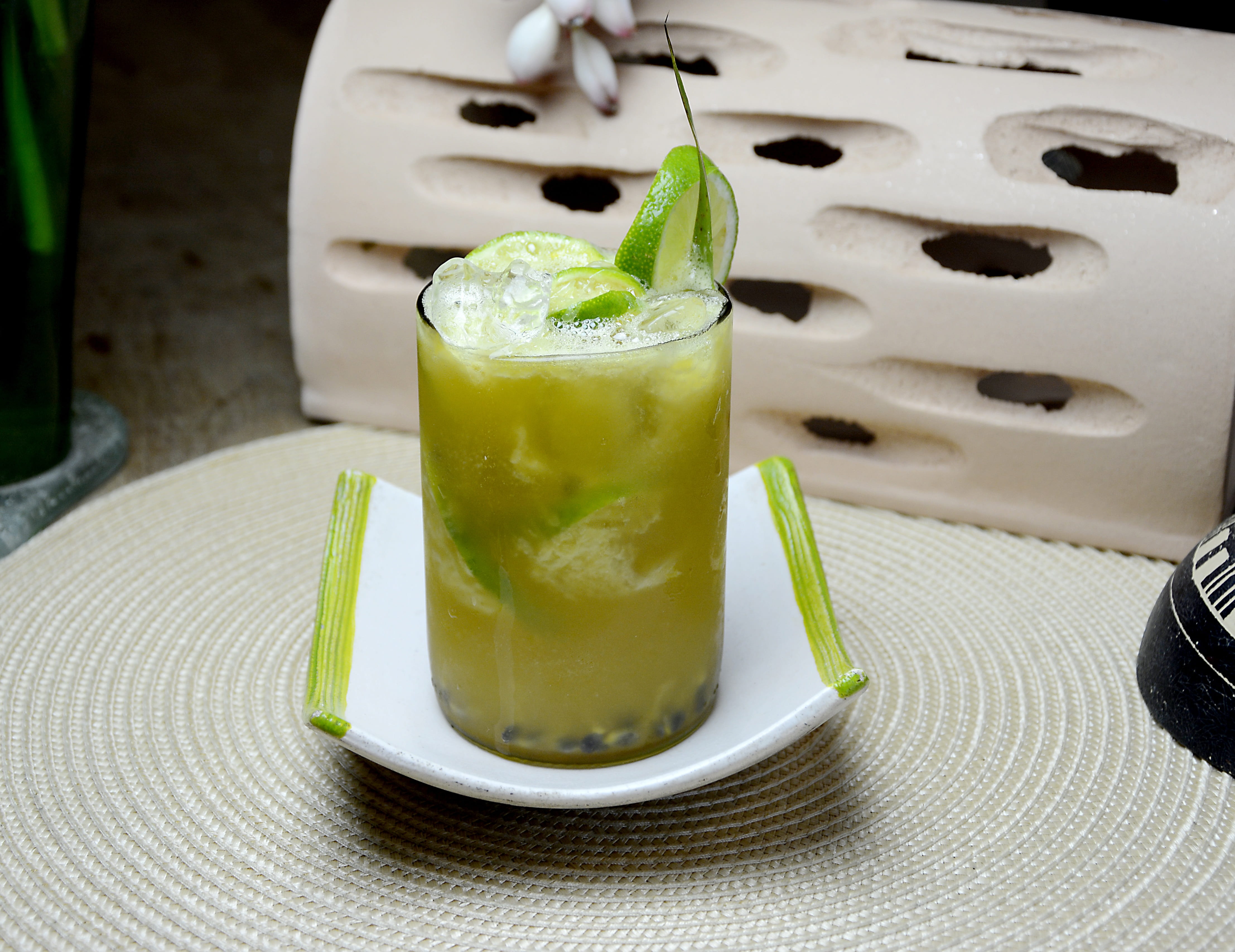 mojito, fruit, caipirinha, 4K, place mat, garnish, drink, no people, cocktail, brasileira, lemon, focus on foreground, healthy eating, table, household equipment, HD Wallpaper