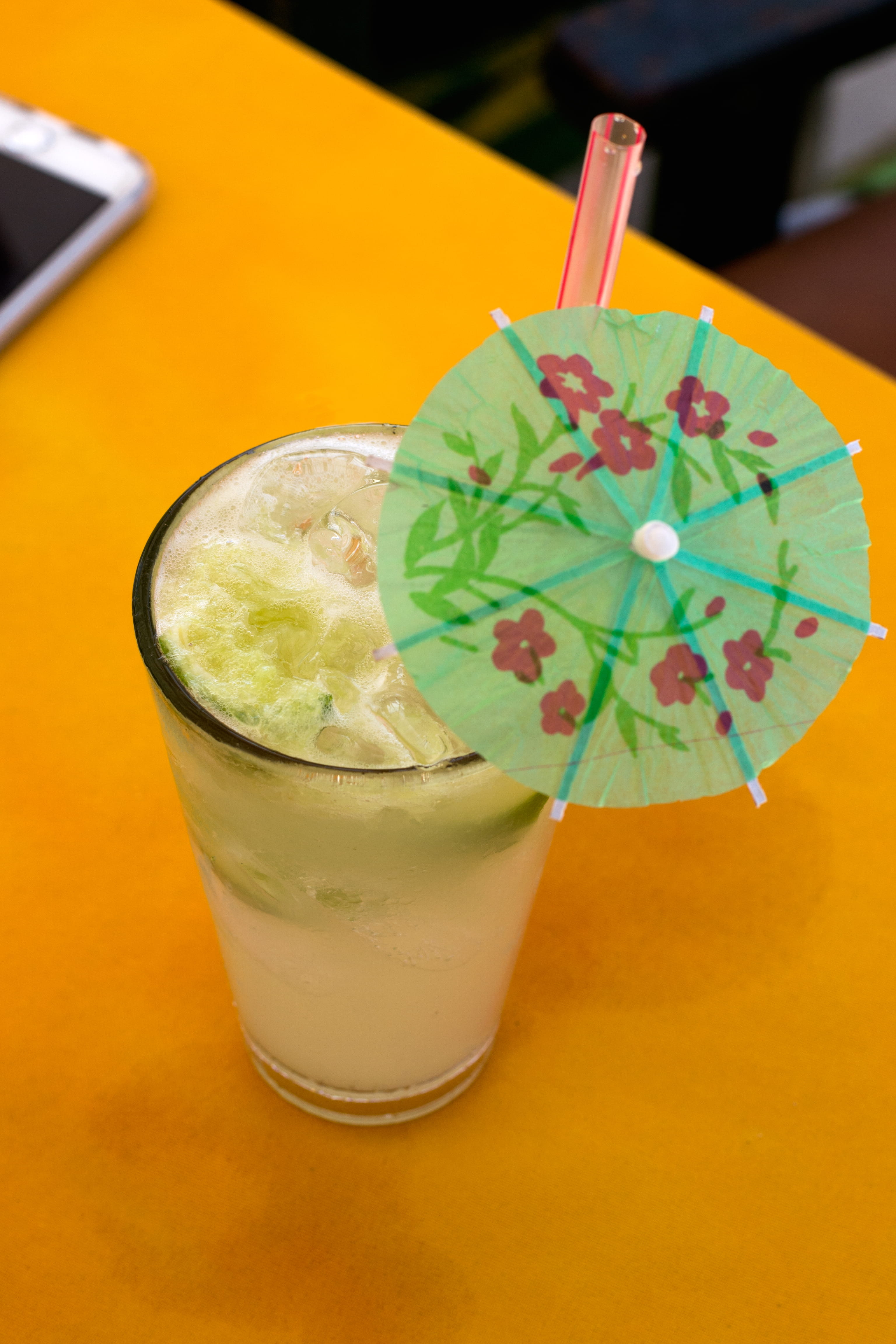cold temperature, mint leaf - culinary, cachaça, household equipment, indoors, straw, glass, herb, fruit, drink, cocktail, refreshment, lemon, freshness, Phone HD Wallpaper