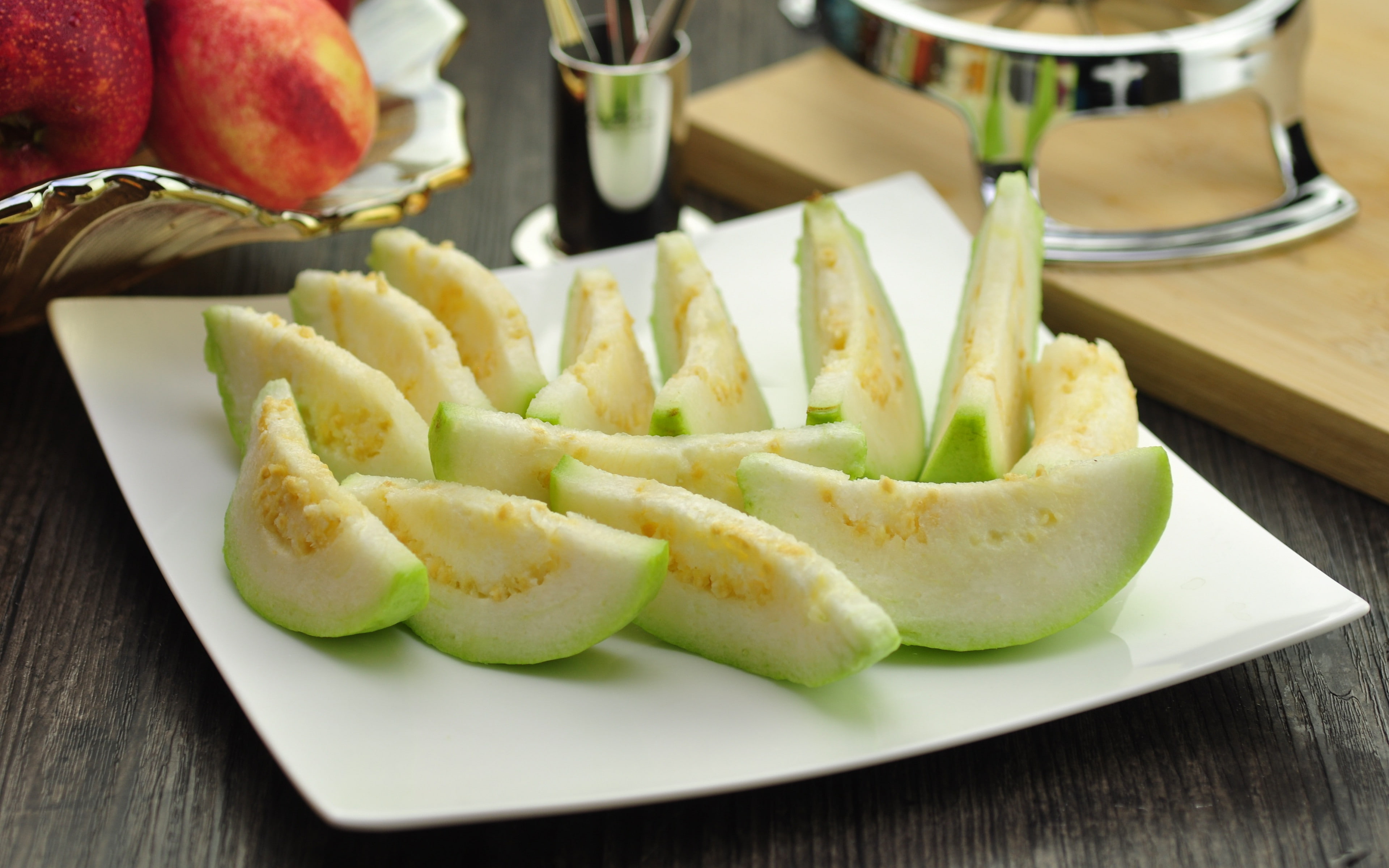 sliced, download 3840x2400 guava, 4K, fruit backgrounds, guava, HD Wallpaper