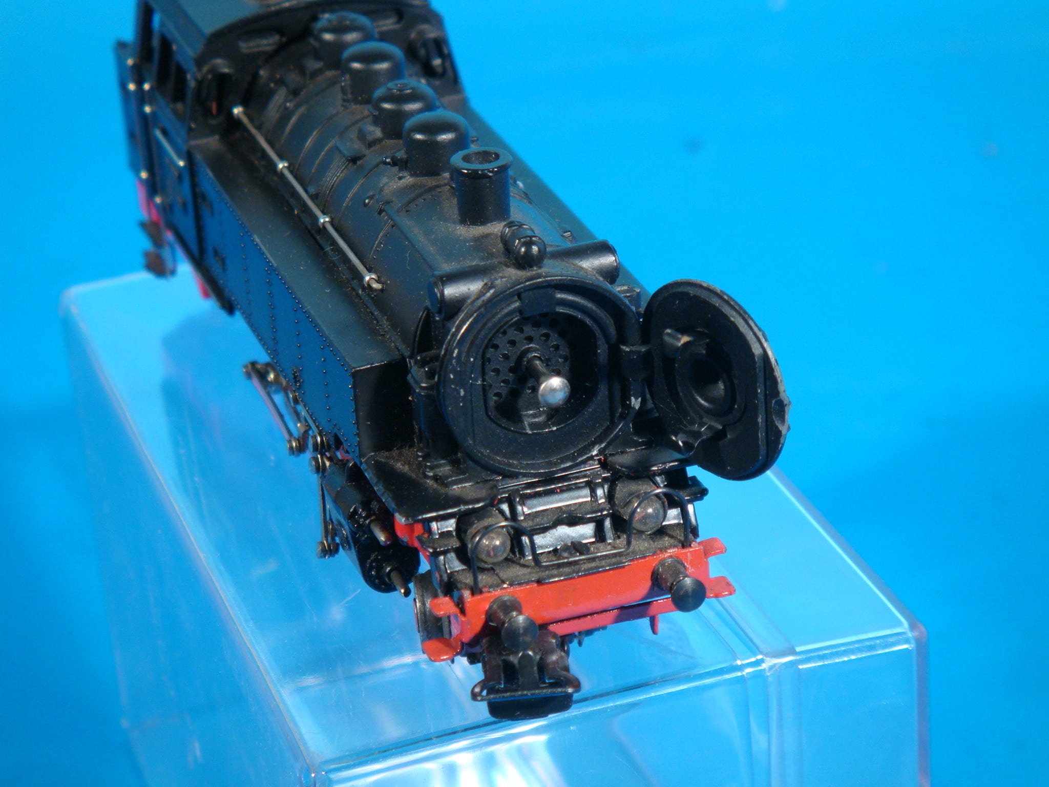 scale h0, blue background, train, indoors, blue, mode of transportation, transportation, model railway, studio shot, airplane, 1950s, still life, projection, HD Wallpaper