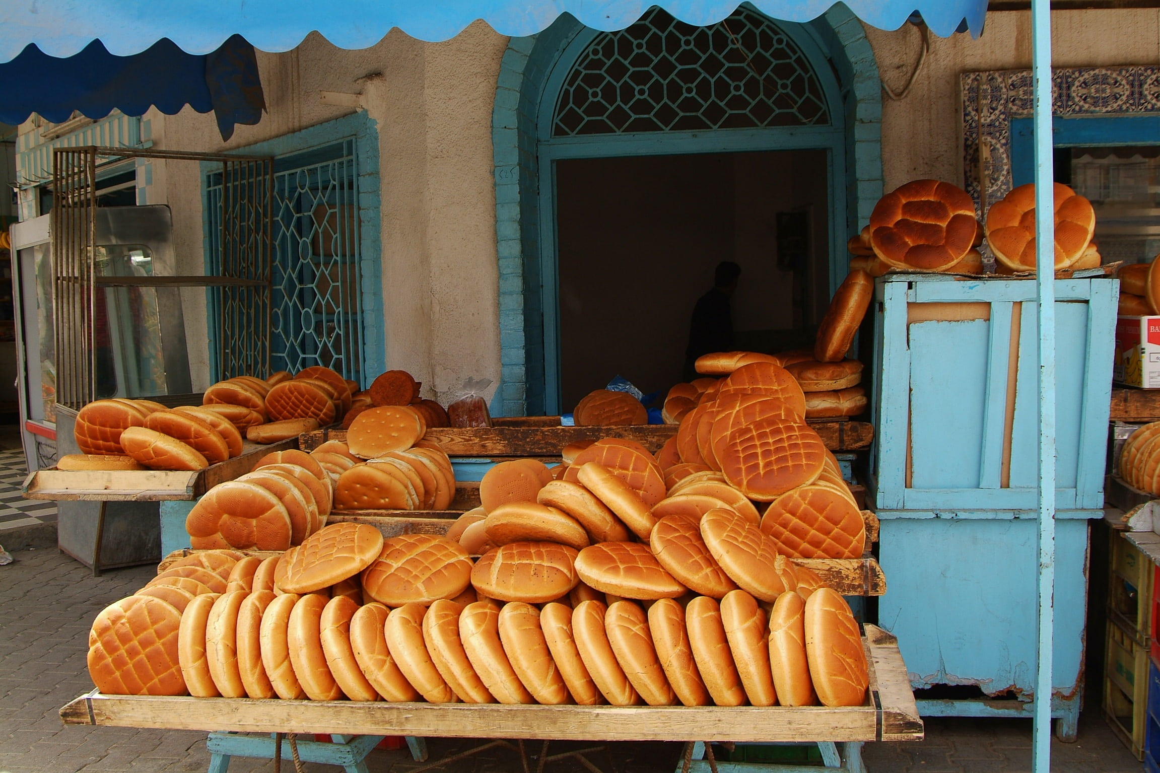 freshness, healthy eating, french food, day, no people, tunisia, large group of objects, food, stack, bakery, bread, store, market, building exterior, for sale, HD Wallpaper