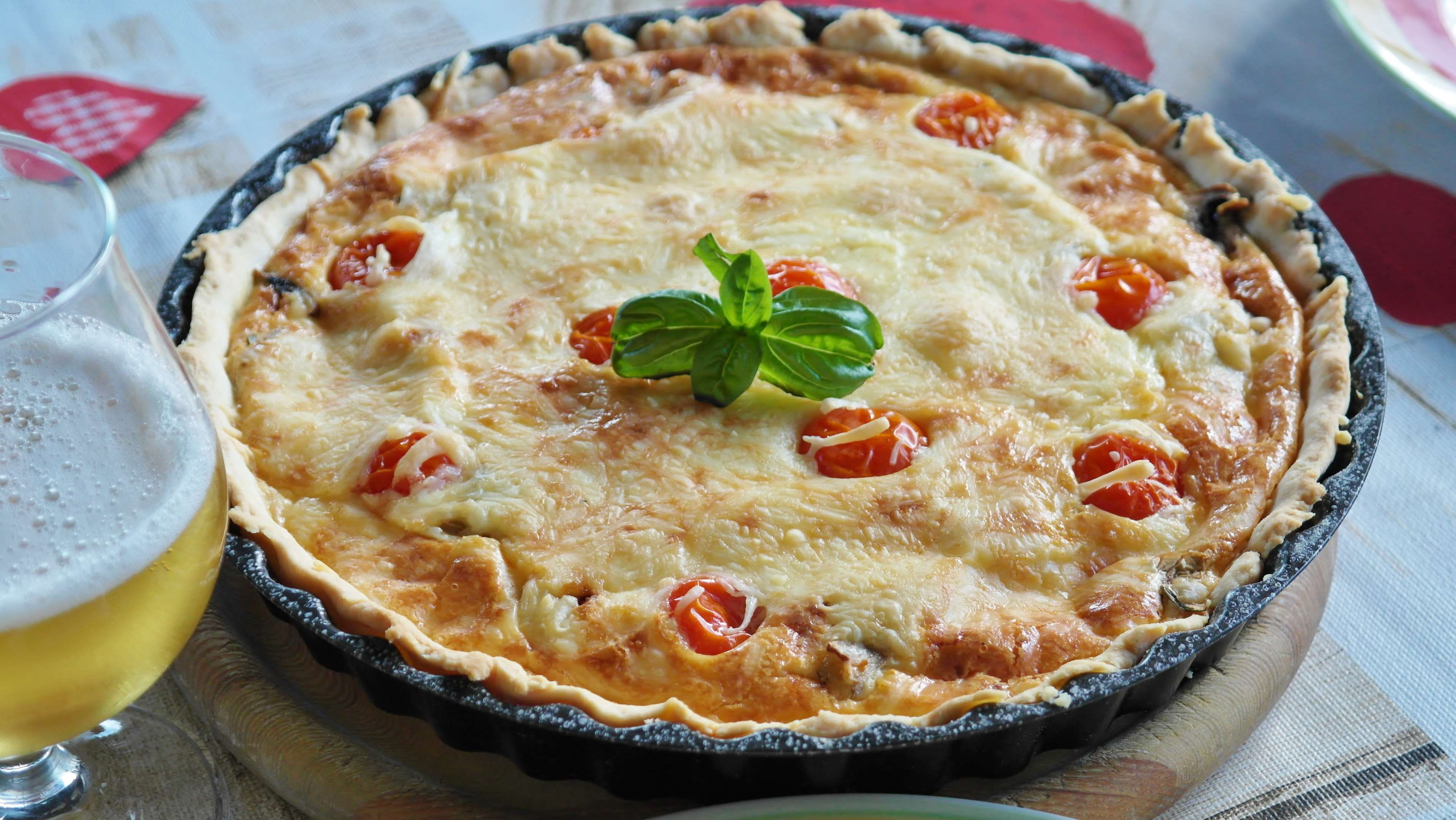 glass, close-up, 4K, cheese, tart - dessert, tomatoes, vegetable, garnish, no people, baked, dessert, tasty, parsley, indoors, bake, unhealthy eating, HD Wallpaper