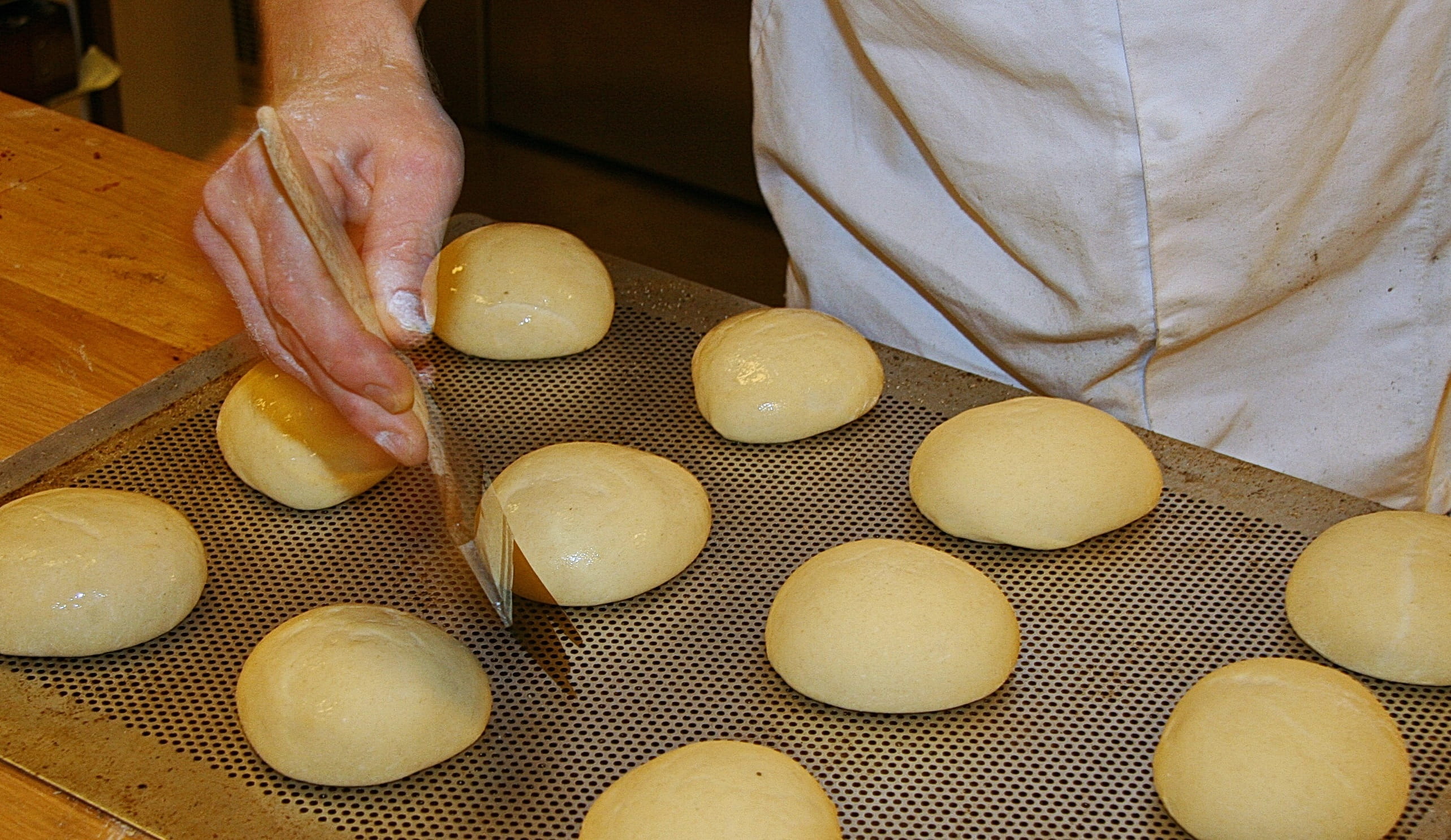 commercial Kitchen, human body part, finger, cooking, Buns, focciaboller, preparation, preparing food, freshness, healthy eating, human Hand, indoors, hand, HD Wallpaper