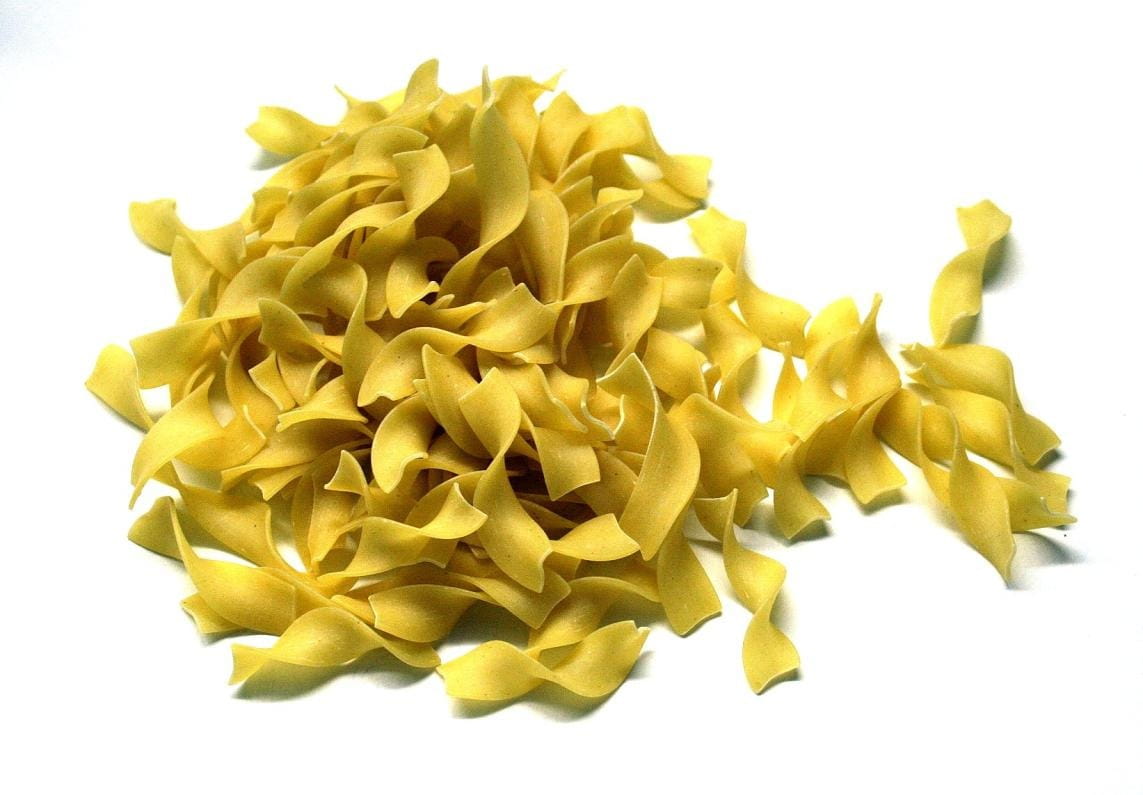 studio shot, freshness, snack, still life, cut out, Noodles, yellow, cook, 480P, indoors, Tagliatelle, close-up, wellbeing, large group of objects, ingredient, HD Wallpaper