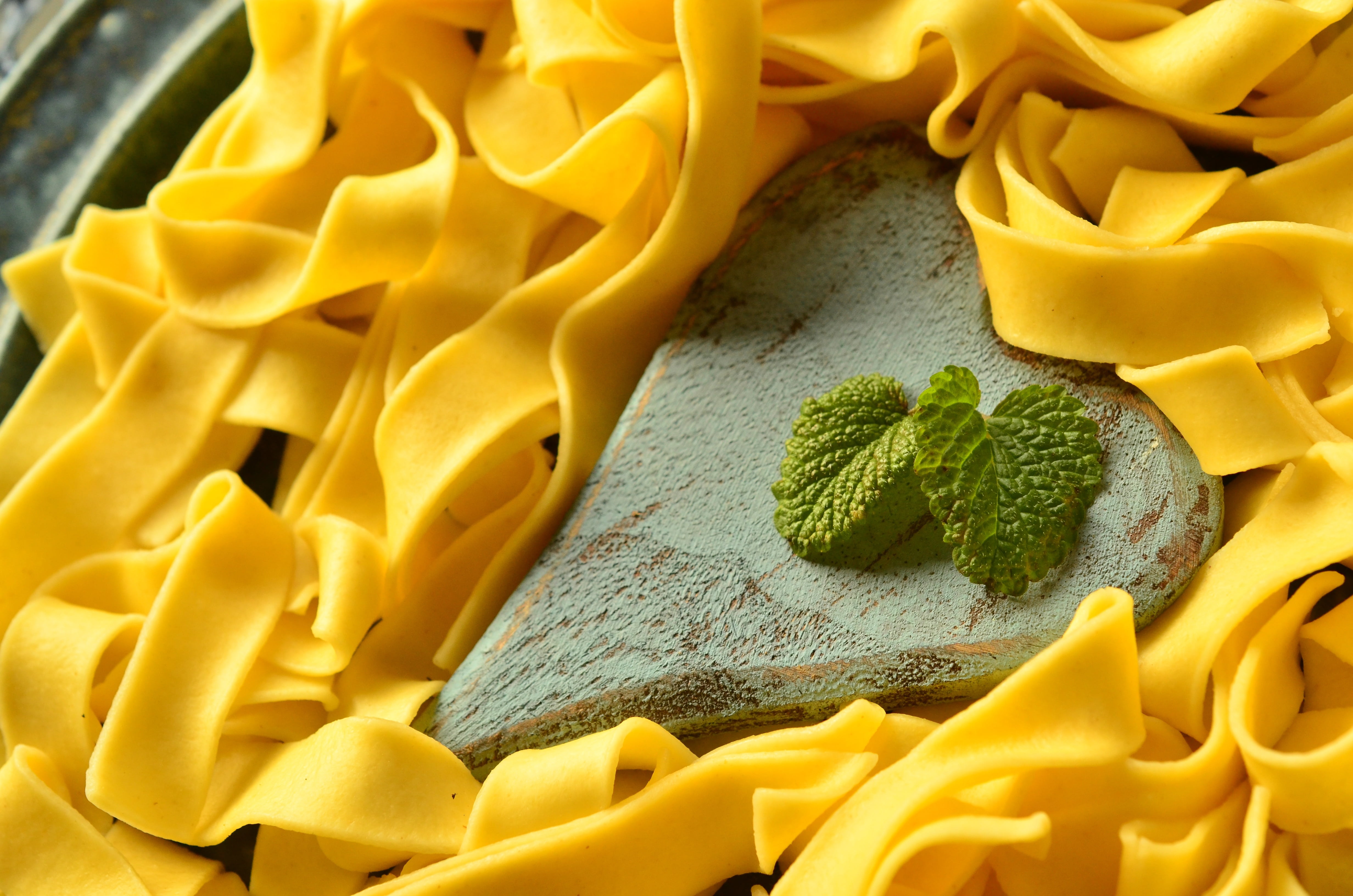 flower, ready-to-eat, ingredient, eat, noodles, spaghetti, still life, high angle view, pasta, cook, food, tagliatelle, wellbeing, close-up, heart, freshness, HD Wallpaper