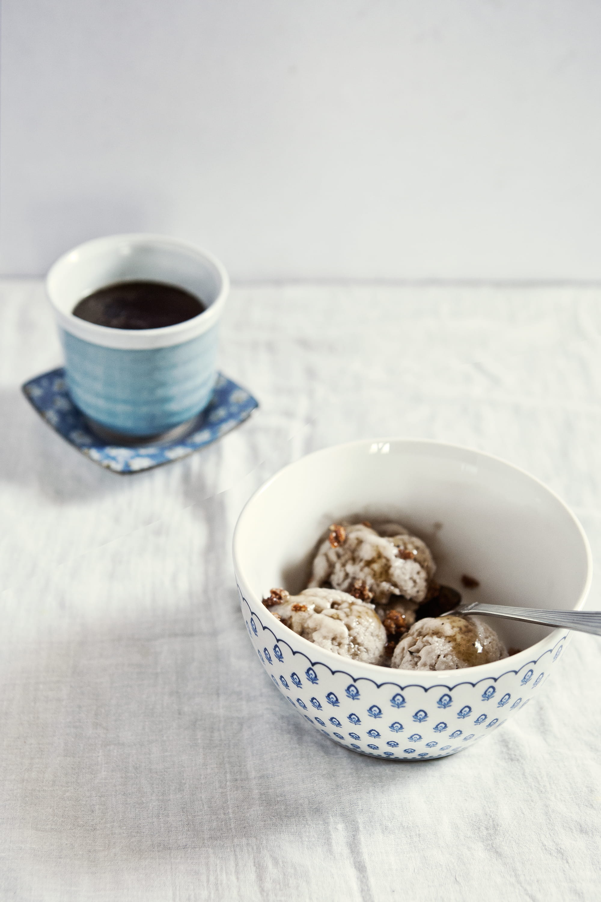 healthy eating, breakfast cereal, pastries, kitchen utensil, gourmet, brown, cup, breakfast, spoon, ice cream, blue, drink, food, white, silver, close-up, Phone HD Wallpaper