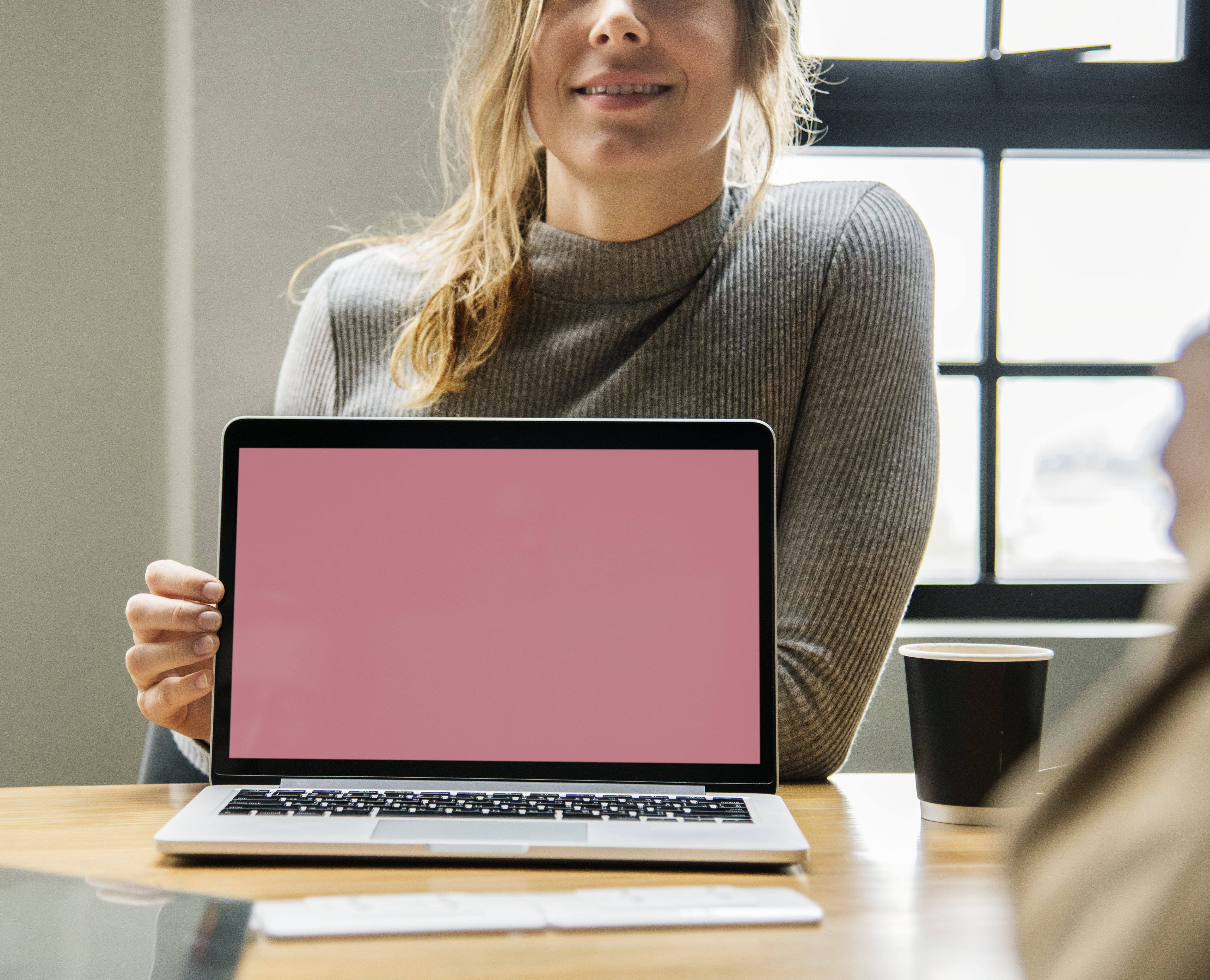 wireless technology, behind, women, one person, presentation, 4K, laptop, computer network, blank, surfing the net, corporate, technology, woman, hairstyle, HD Wallpaper