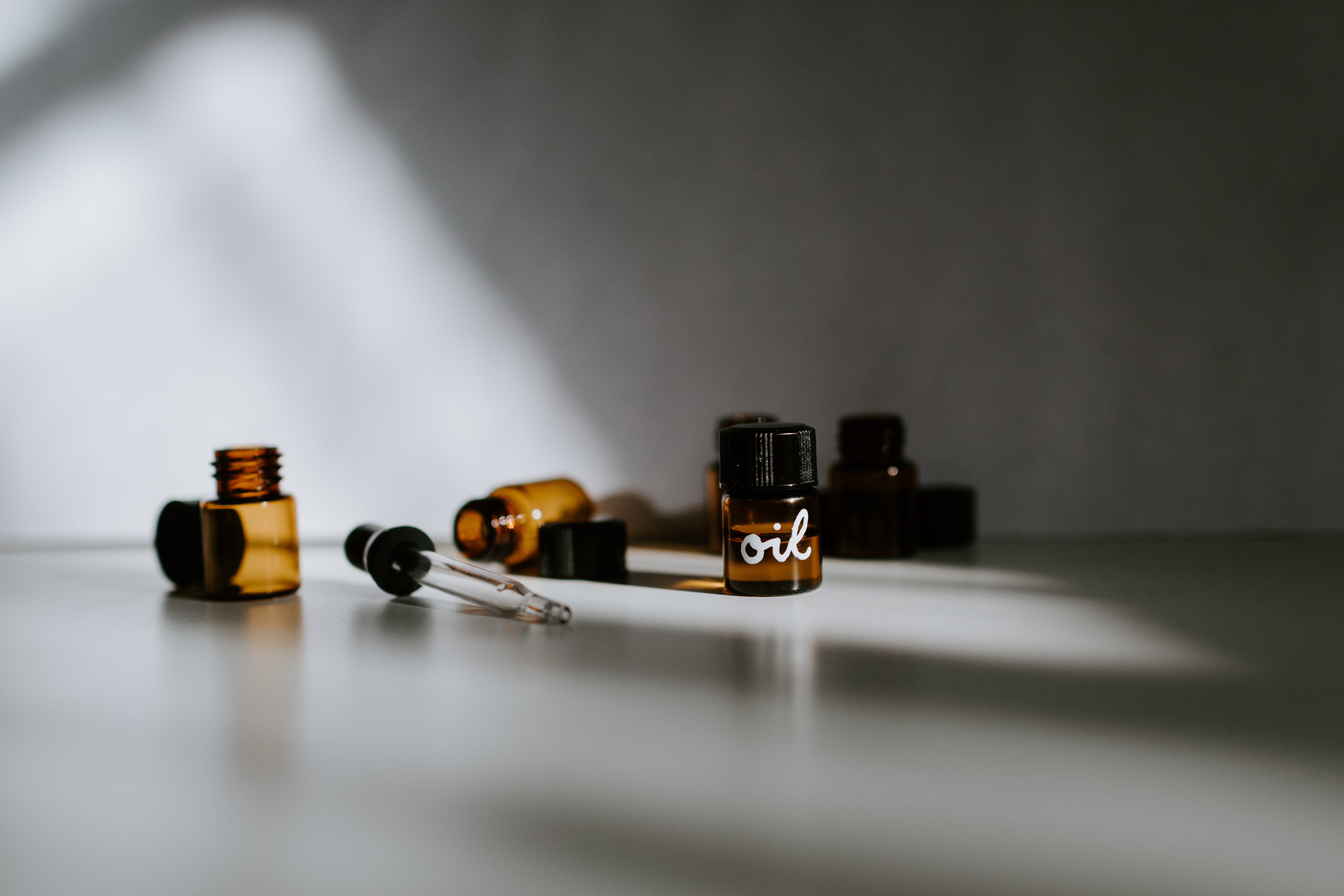pill, gray background, choice, wellness, no people, sun, table, oils, side by side, office, white background, copy space, dropper, selective focus, close-up, HD Wallpaper
