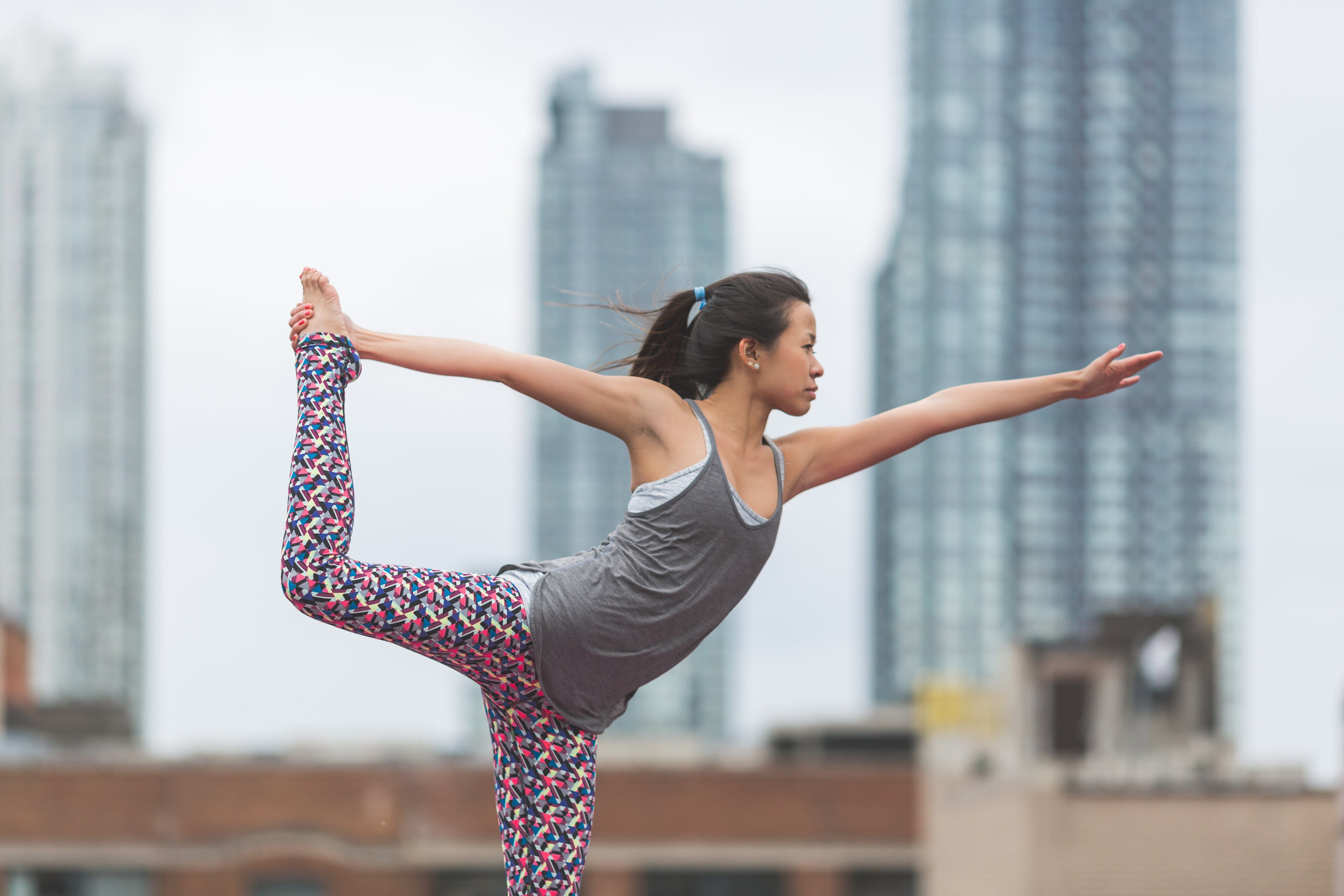 rooftop, arms raised, pose, adult, Health, 4K, human arm, limb, cityscape, dancers, healthy lifestyle, human limb, city life, skyscraper, arms outstretched, HD Wallpaper