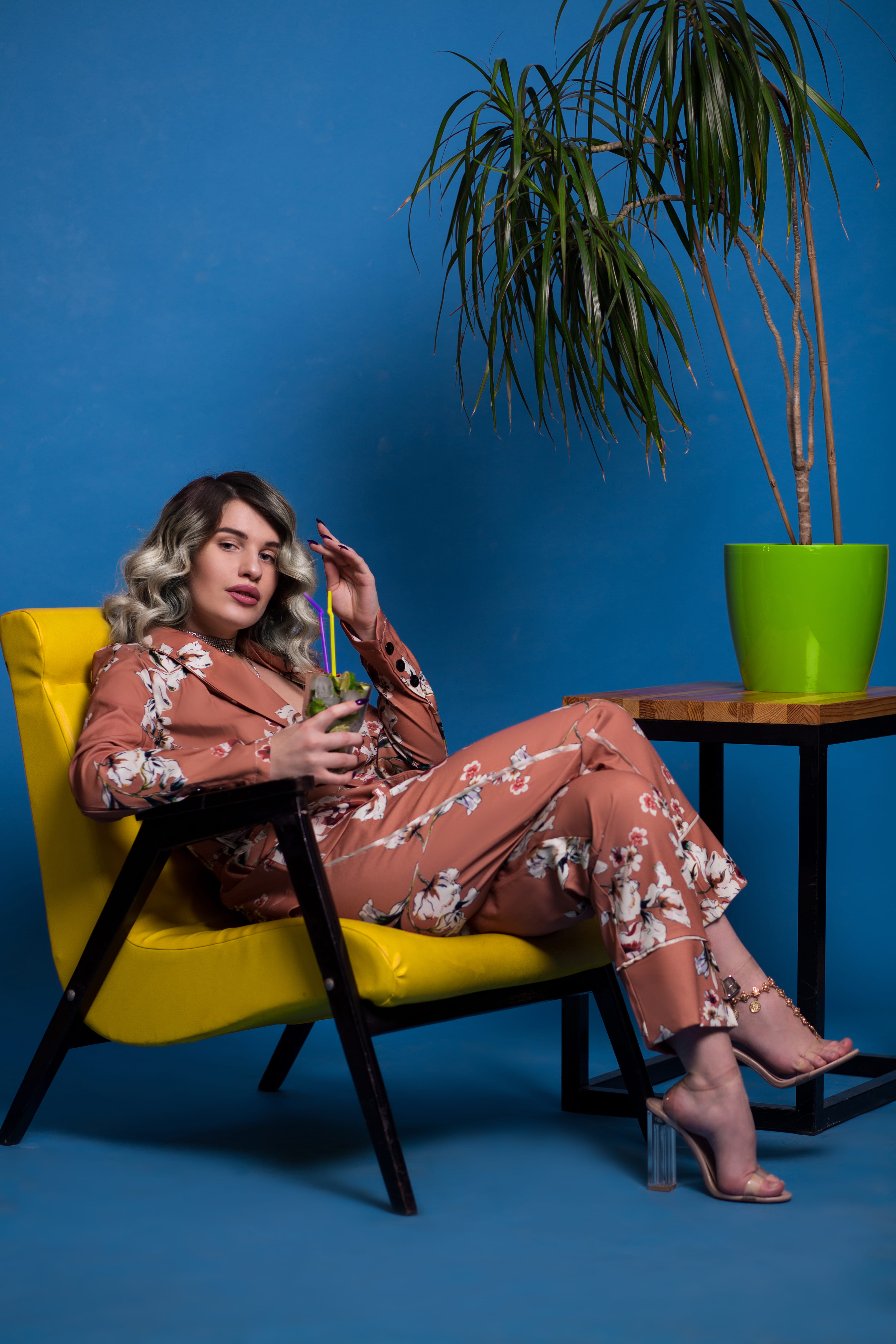 relaxation, looking at camera, leisure activity, blue background, person, summertime, one person, smiling, beautiful, young adult, sitting, model, photoshoot, Phone HD Wallpaper