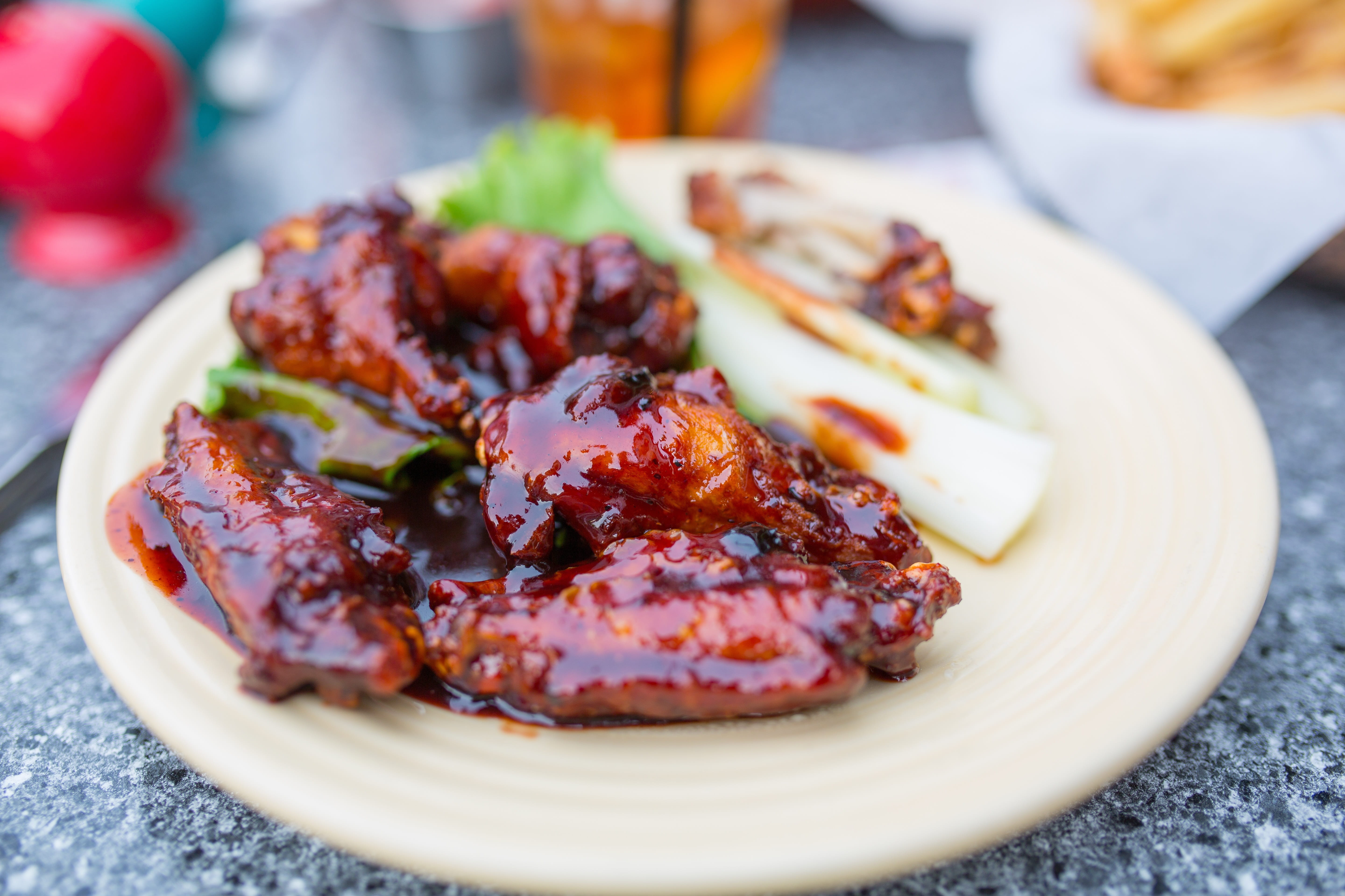 selective focus, serving size, food and drink, eat, table, fried, garnish, ready-to-eat, delicious, focus on foreground, catering, still life, meat, cuisine, HD Wallpaper