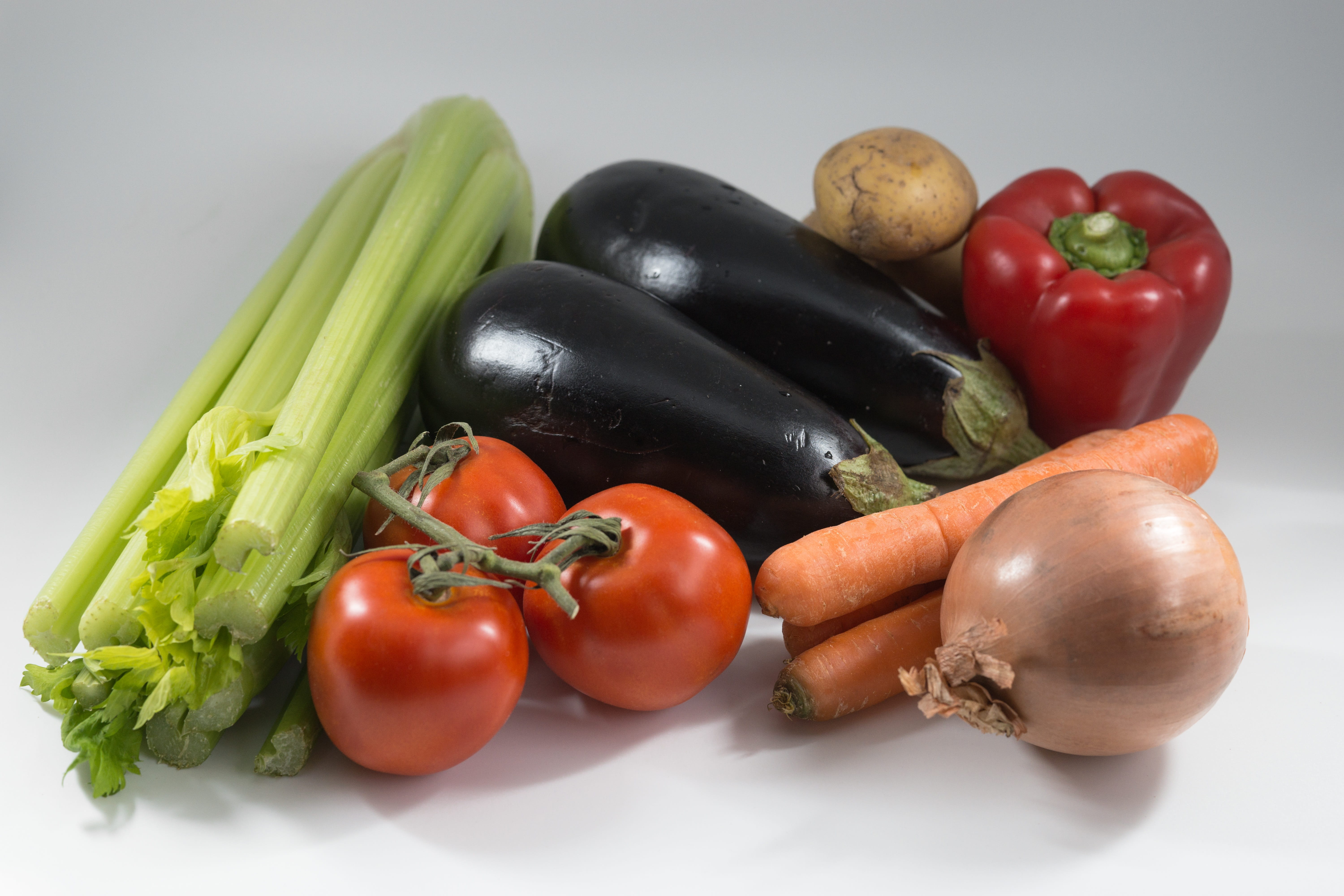 healthy eating, still life, indoors, pepper, healthy, studio shot, raw, raw food, egg plant, red, vitamins, choice, variation, mediterranean, food and drink, HD Wallpaper