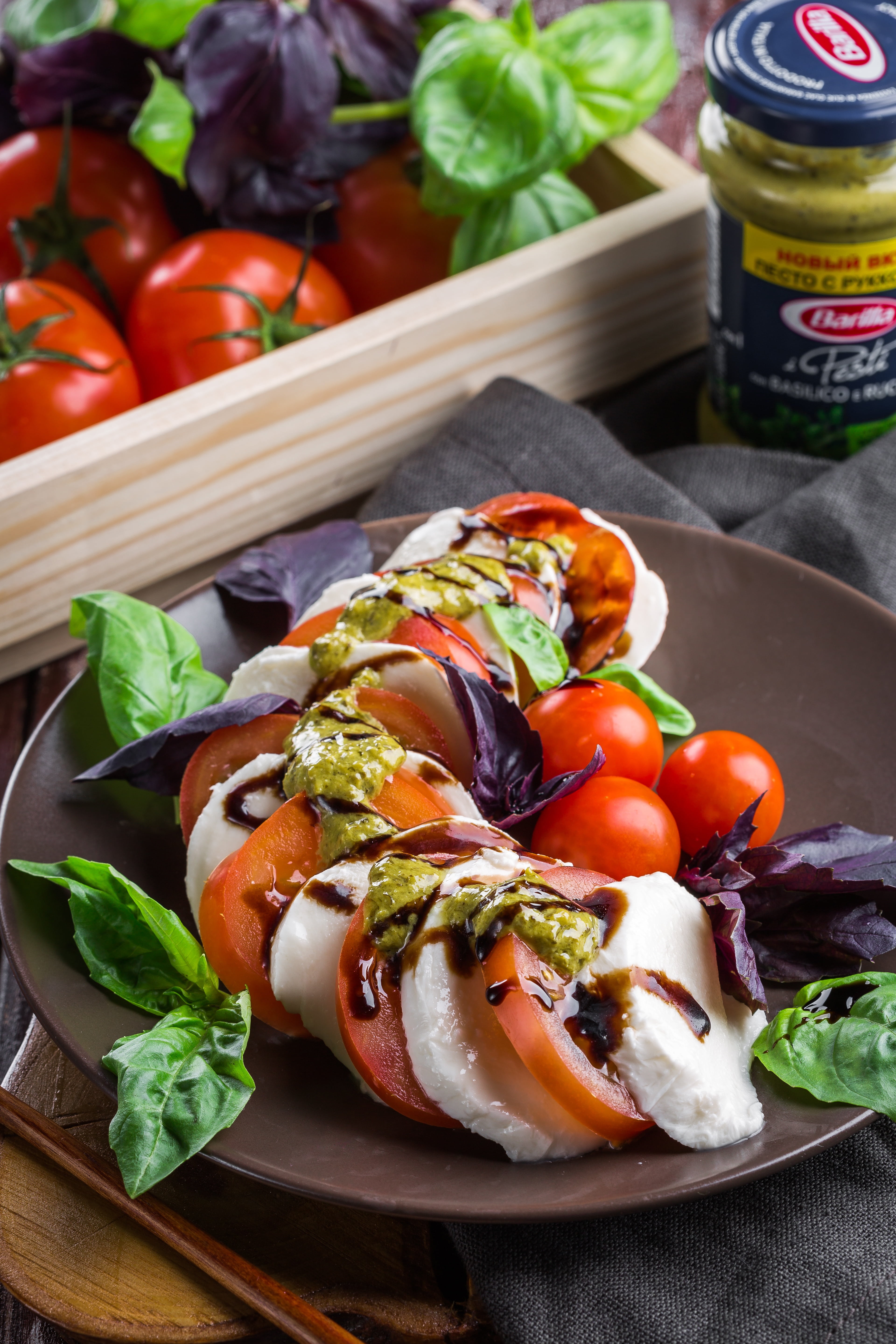 food, kitchen, rustic, for gourmets, tomato, cherry, wellbeing, café, vegetable, vegetables, restaurant, fresh, mozzarella, italy, ready-to-eat, tomatoes, Phone HD Wallpaper
