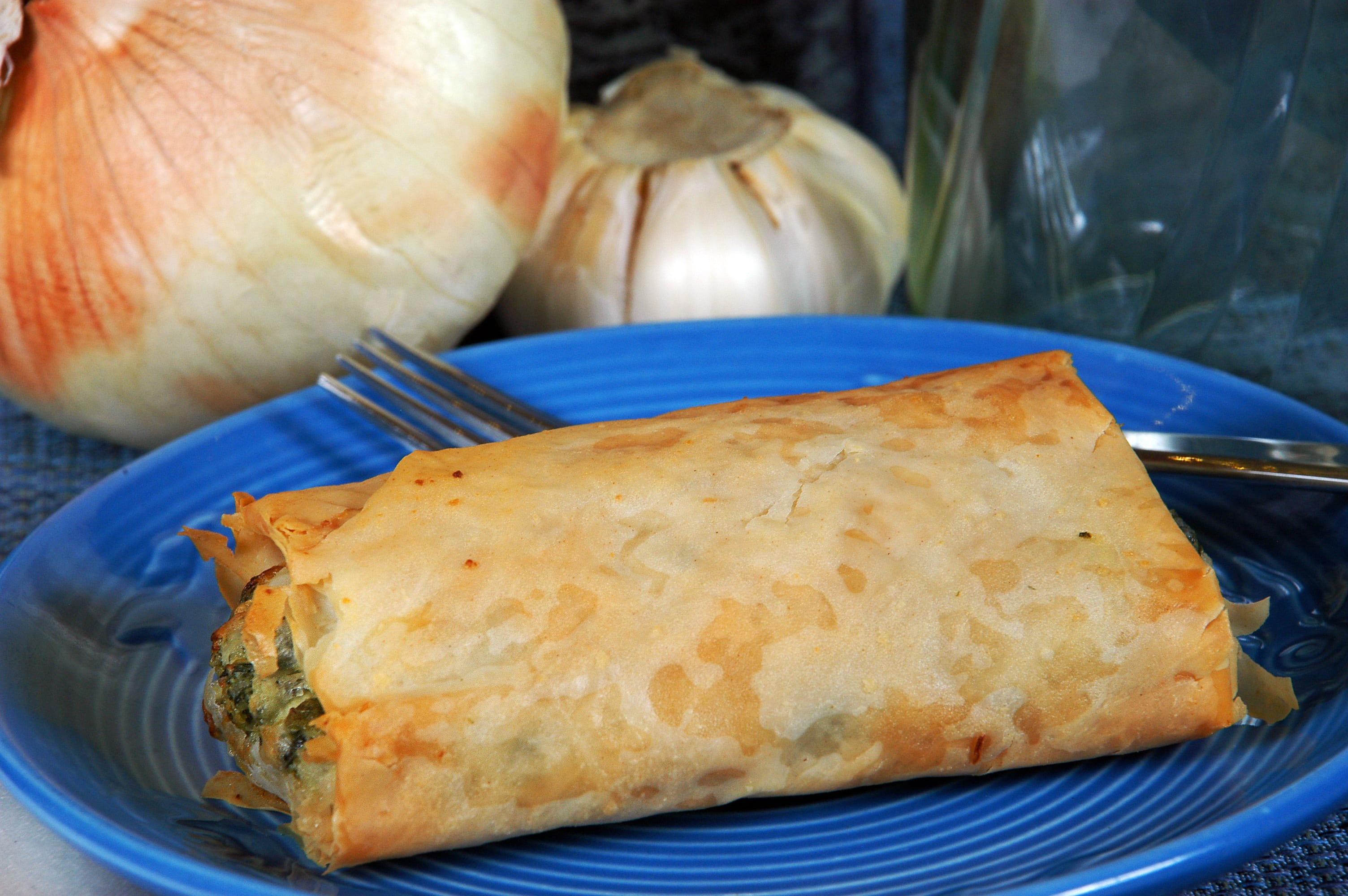 pie, garlic, spinach, cuisine, greek, freshness, food, baked, indoors, spanakopita, crockery, homemade, cooked, appetizer, healthy eating, dough, ready-to-eat, HD Wallpaper