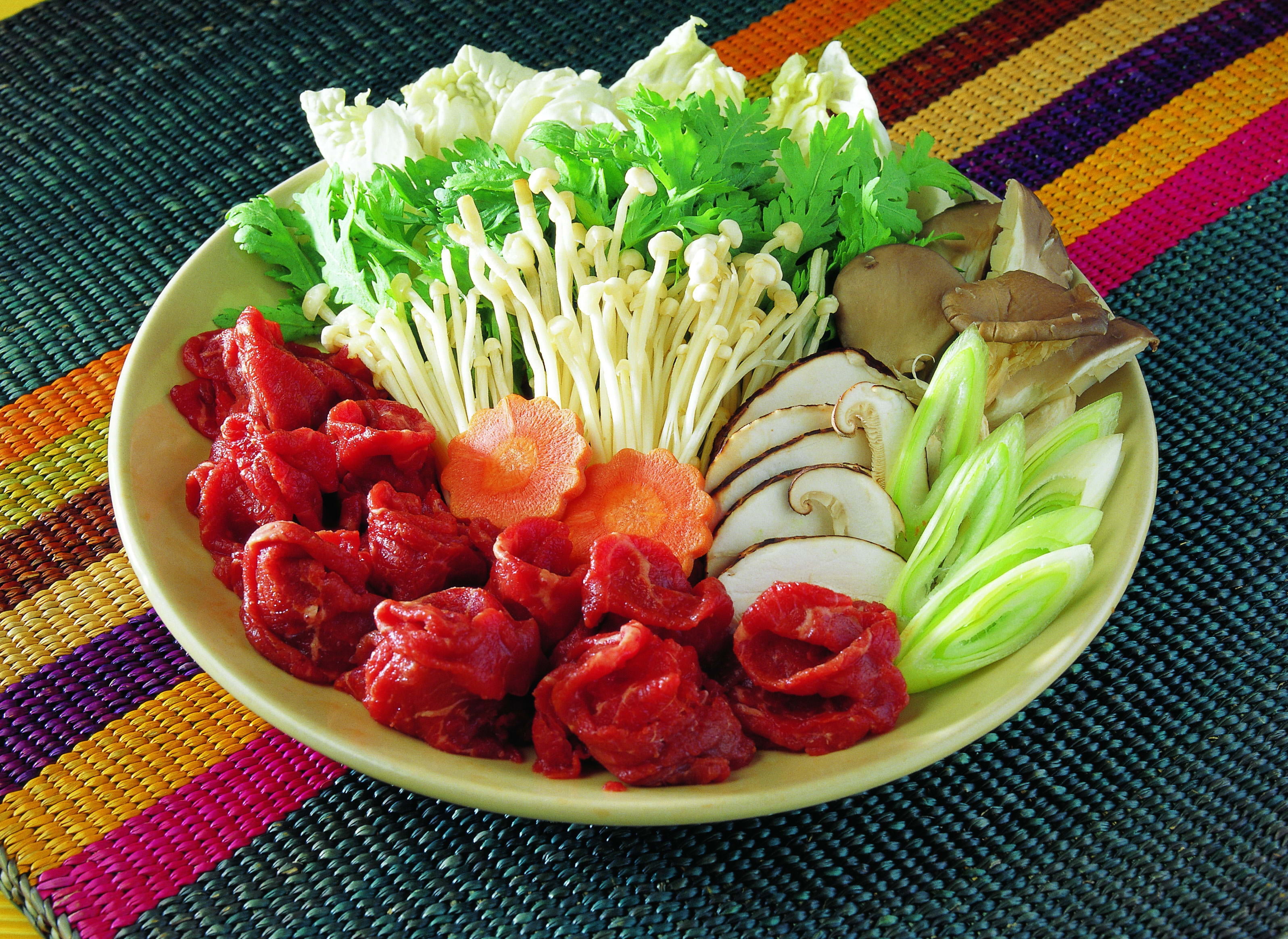 dish, gourmet, high angle view, 2K, freshness, dieting, beef, healthy Eating, close-up, backgrounds, indoors, organic, pork, thailand, vegetable, mushrooms, HD Wallpaper